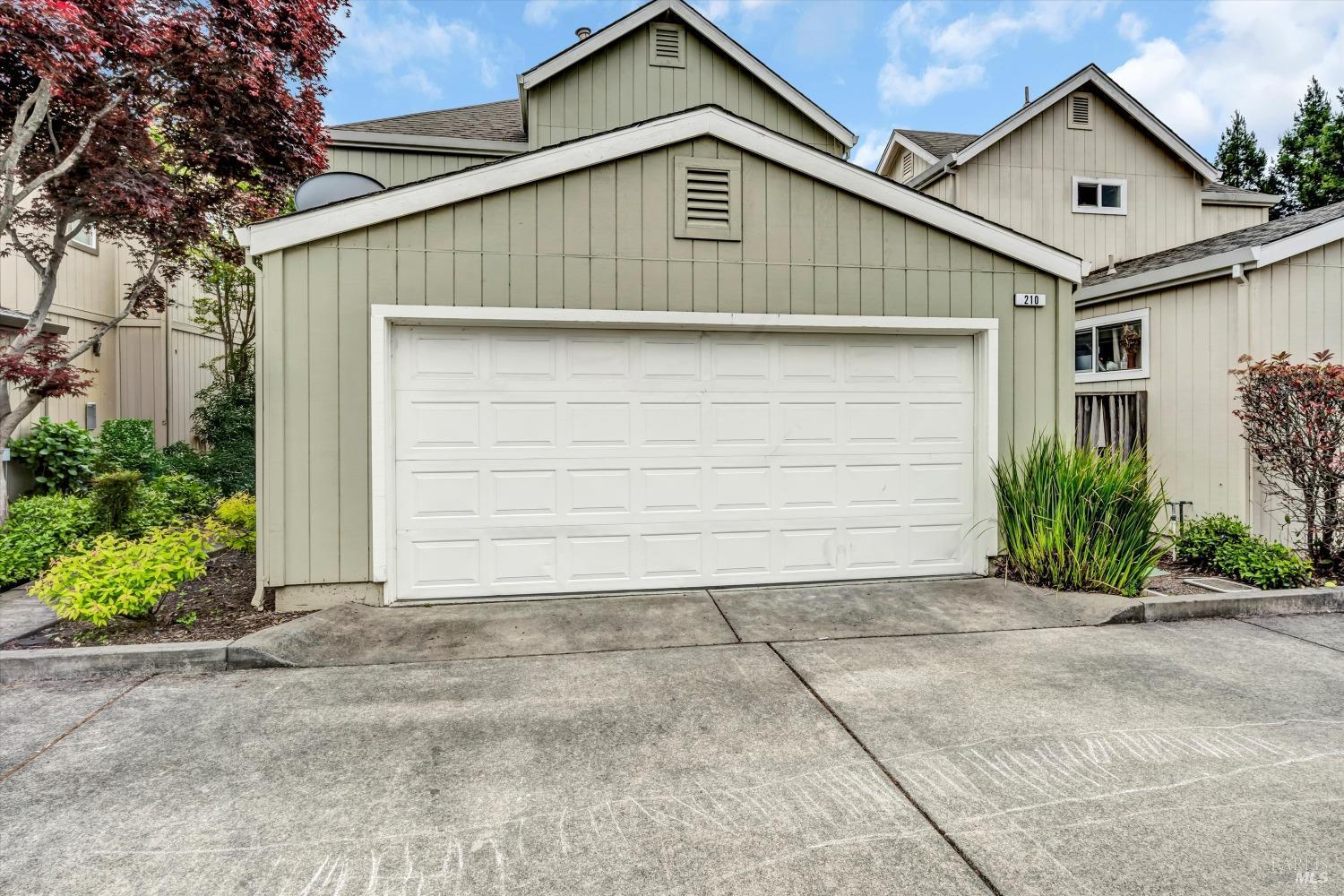 Santa Rosa, California, 95403, United States, 2 Bedrooms Bedrooms, ,3 BathroomsBathrooms,Residential,For Sale,1785942