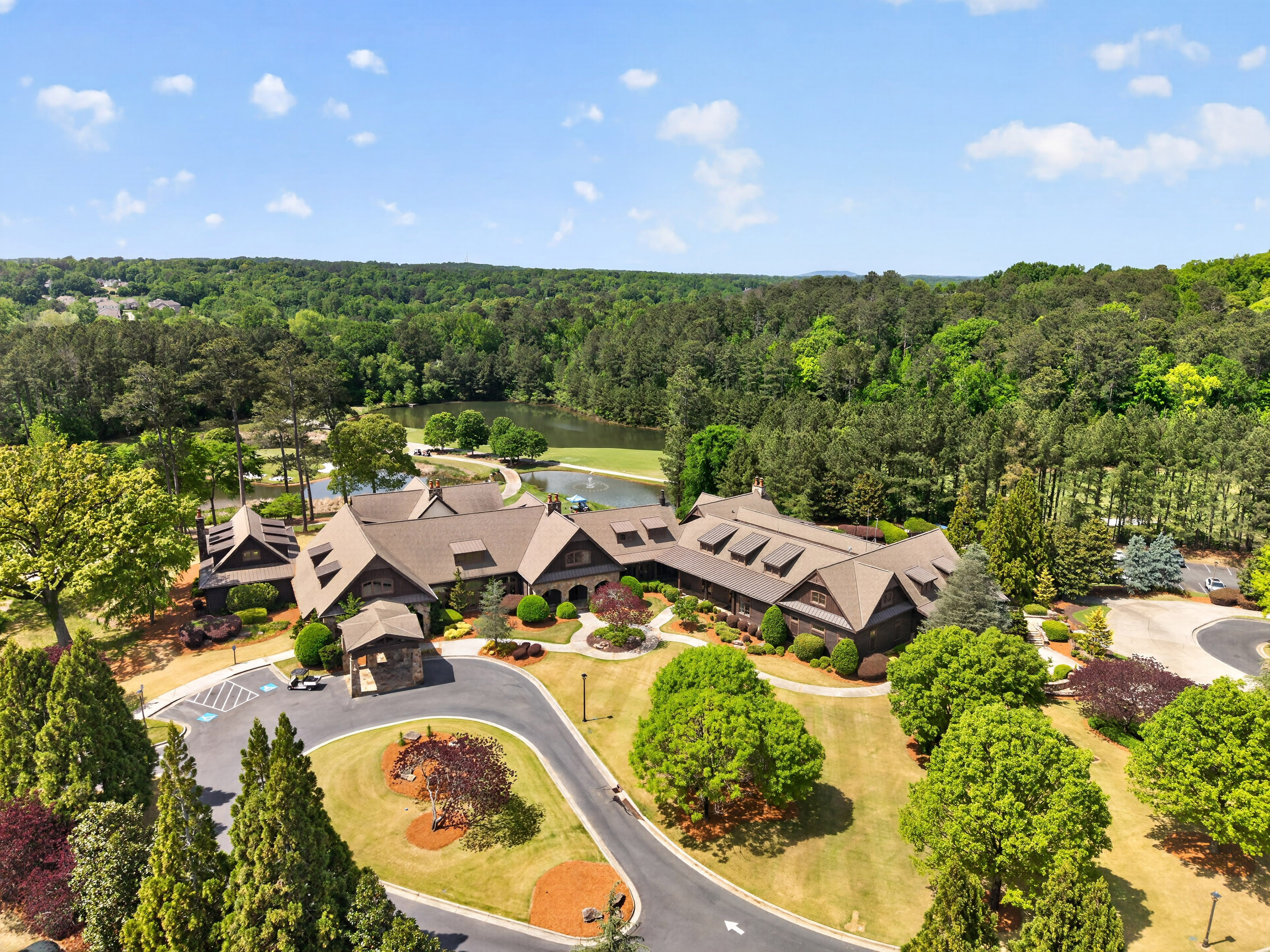  Experience Luxury in One of Georgia’s Most Prestigious Gated Golf Communities - 物件實景