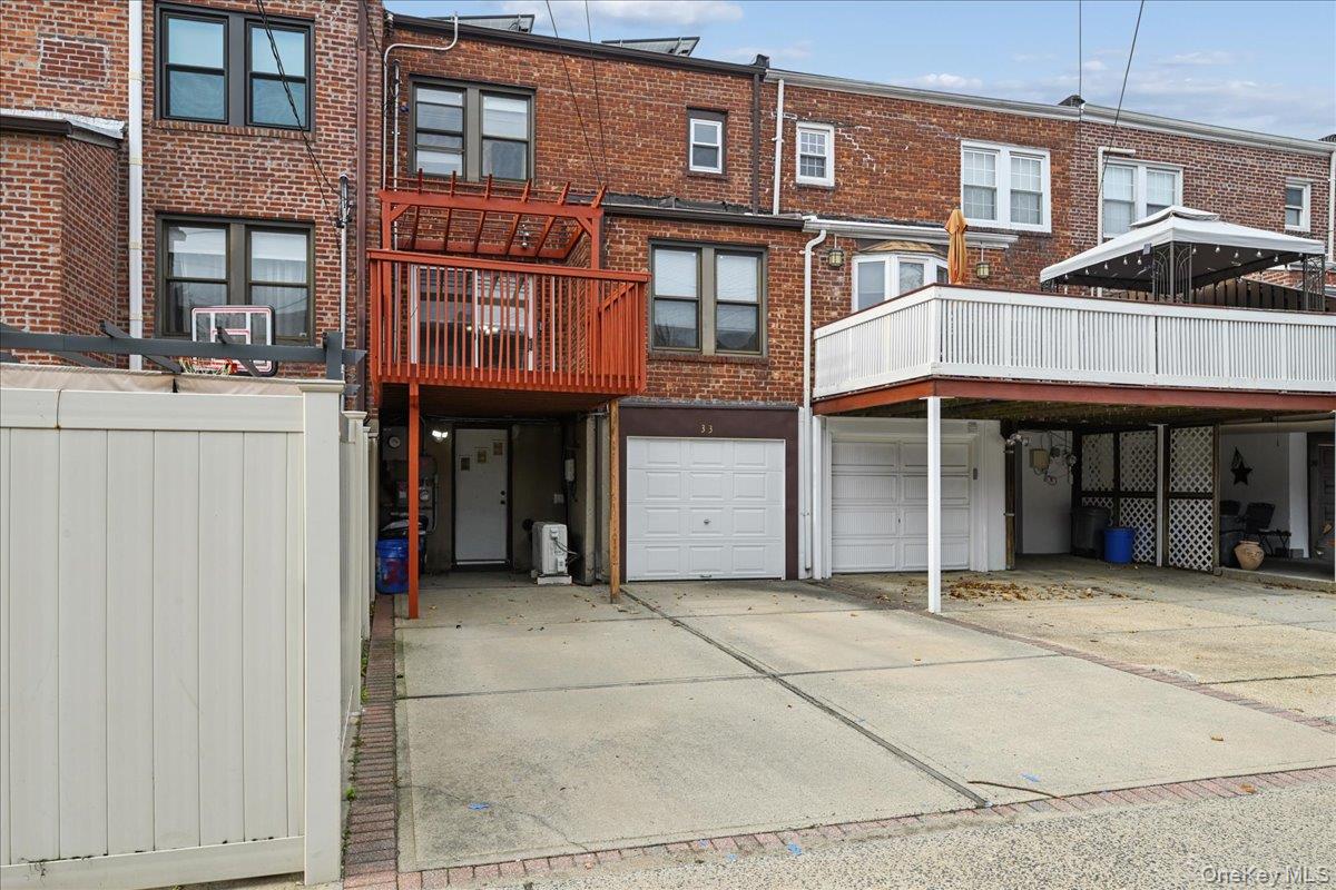 Valley Stream, New York, 11581, United States, 3 Bedrooms Bedrooms, ,2 BathroomsBathrooms,Residential,For Sale,1998416