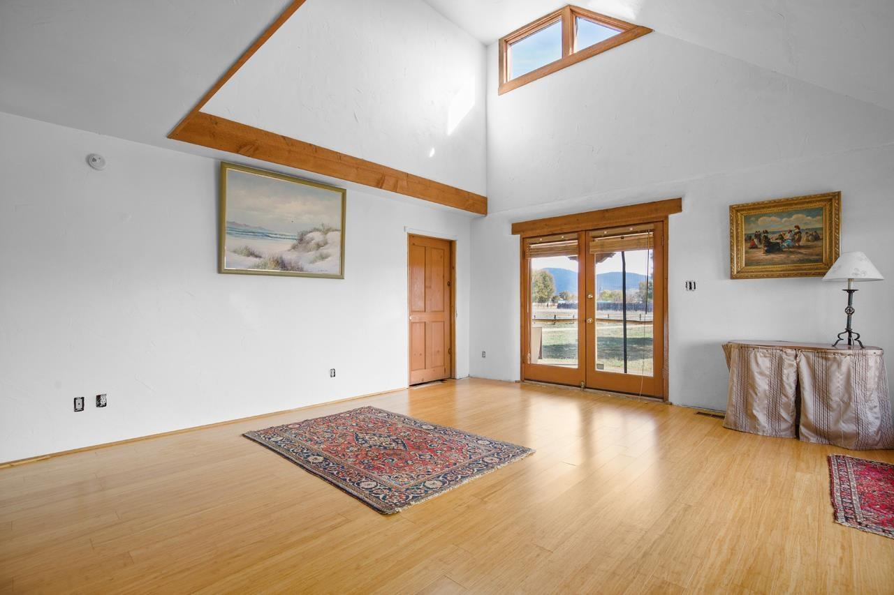 Taos, New Mexico, 87571, United States, 5 Bedrooms Bedrooms, ,5 BathroomsBathrooms,Residential,For Sale,1850359