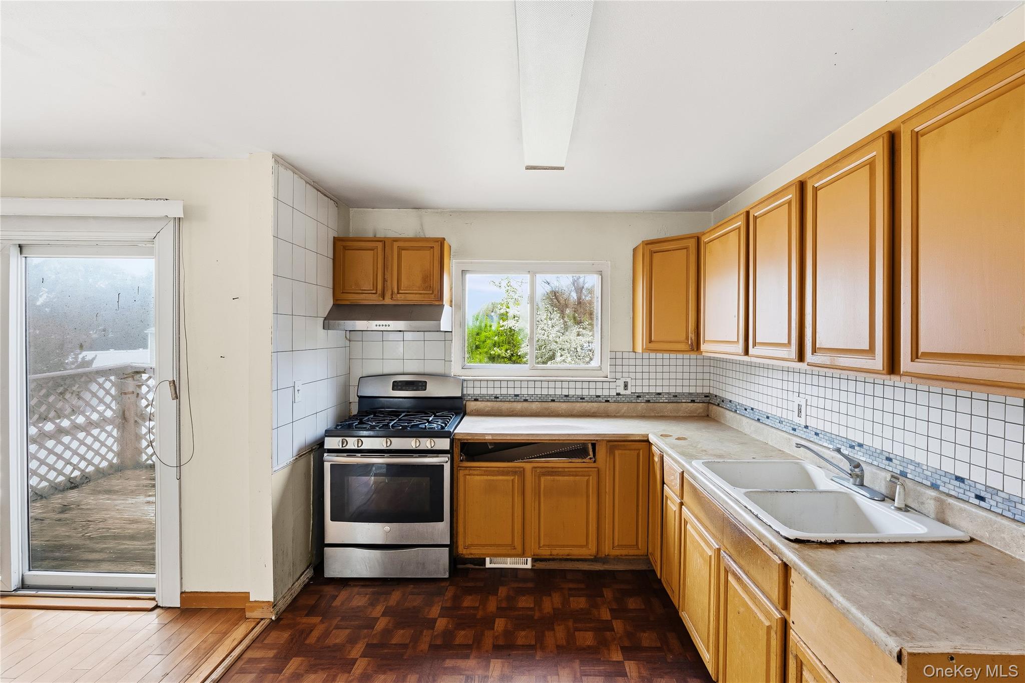 Selden, New York, 11784, United States, 5 Bedrooms Bedrooms, ,2 BathroomsBathrooms,Residential,For Sale,2049054