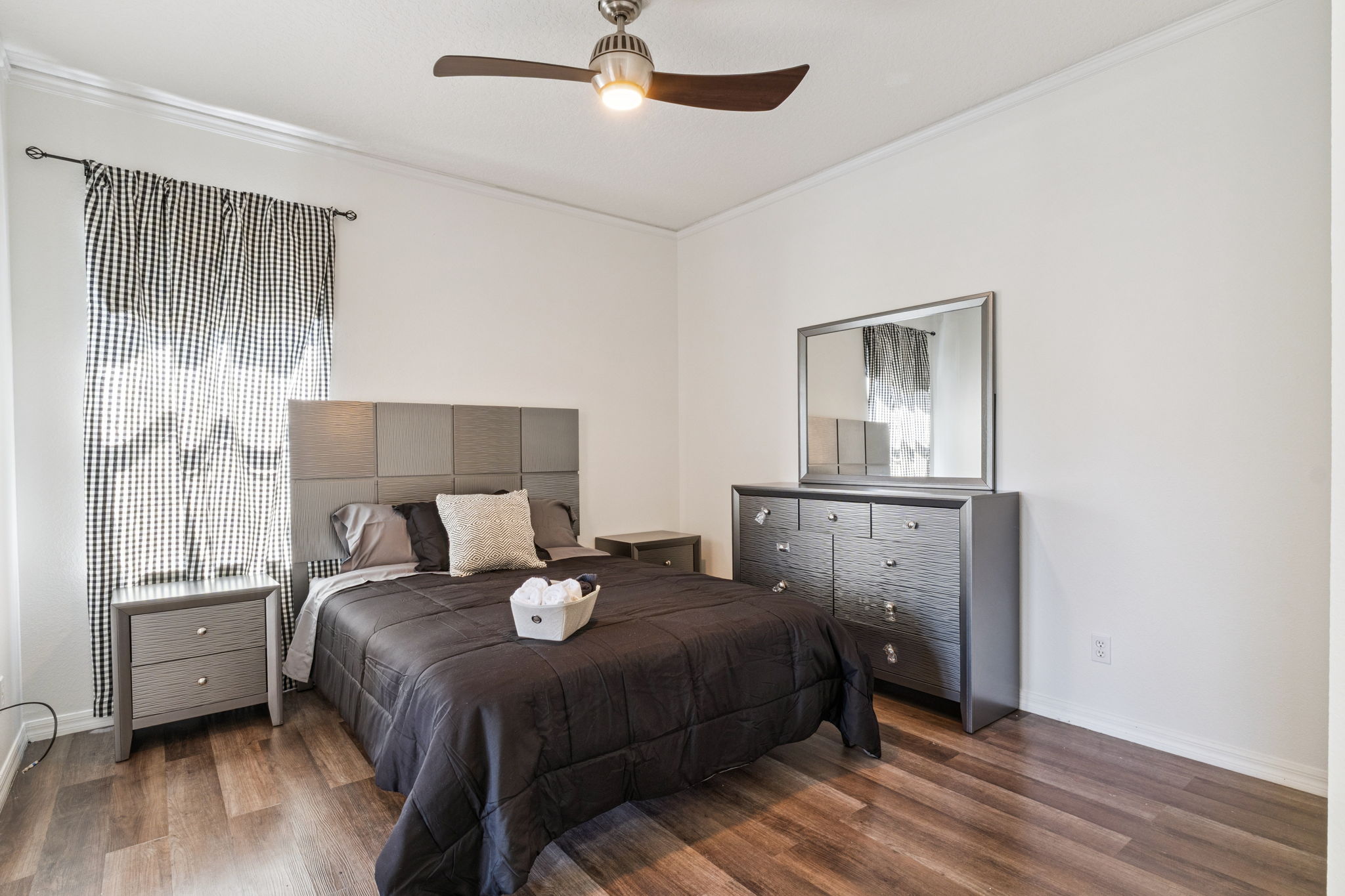 Orlando, Florida, 32825, United States, 5 Bedrooms Bedrooms, ,4 BathroomsBathrooms,Residential,For Sale,1980757