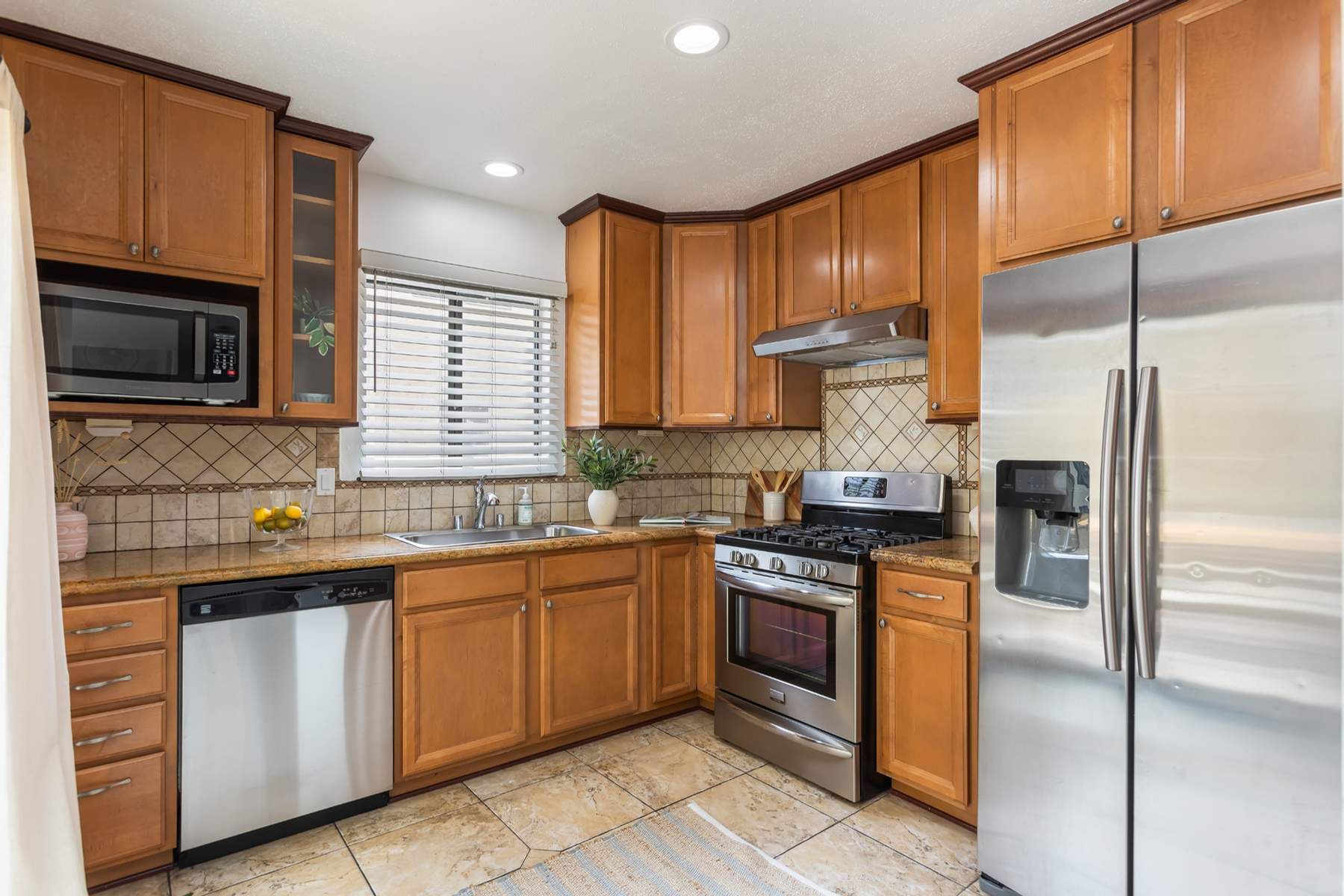  9131 Burnet Avenue, #5 - 物件實景