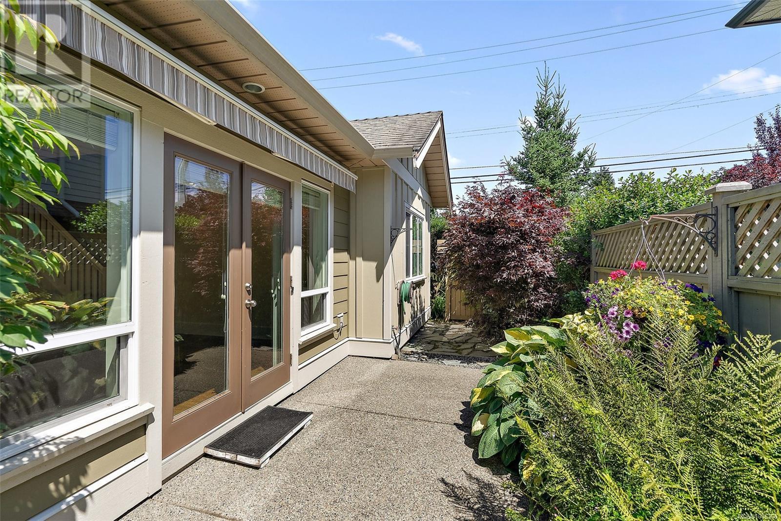 SIDNEY, British Columbia, V8L 2G4, CA, 3 Bedrooms Bedrooms, ,3 BathroomsBathrooms,Residential,For Sale,1885451