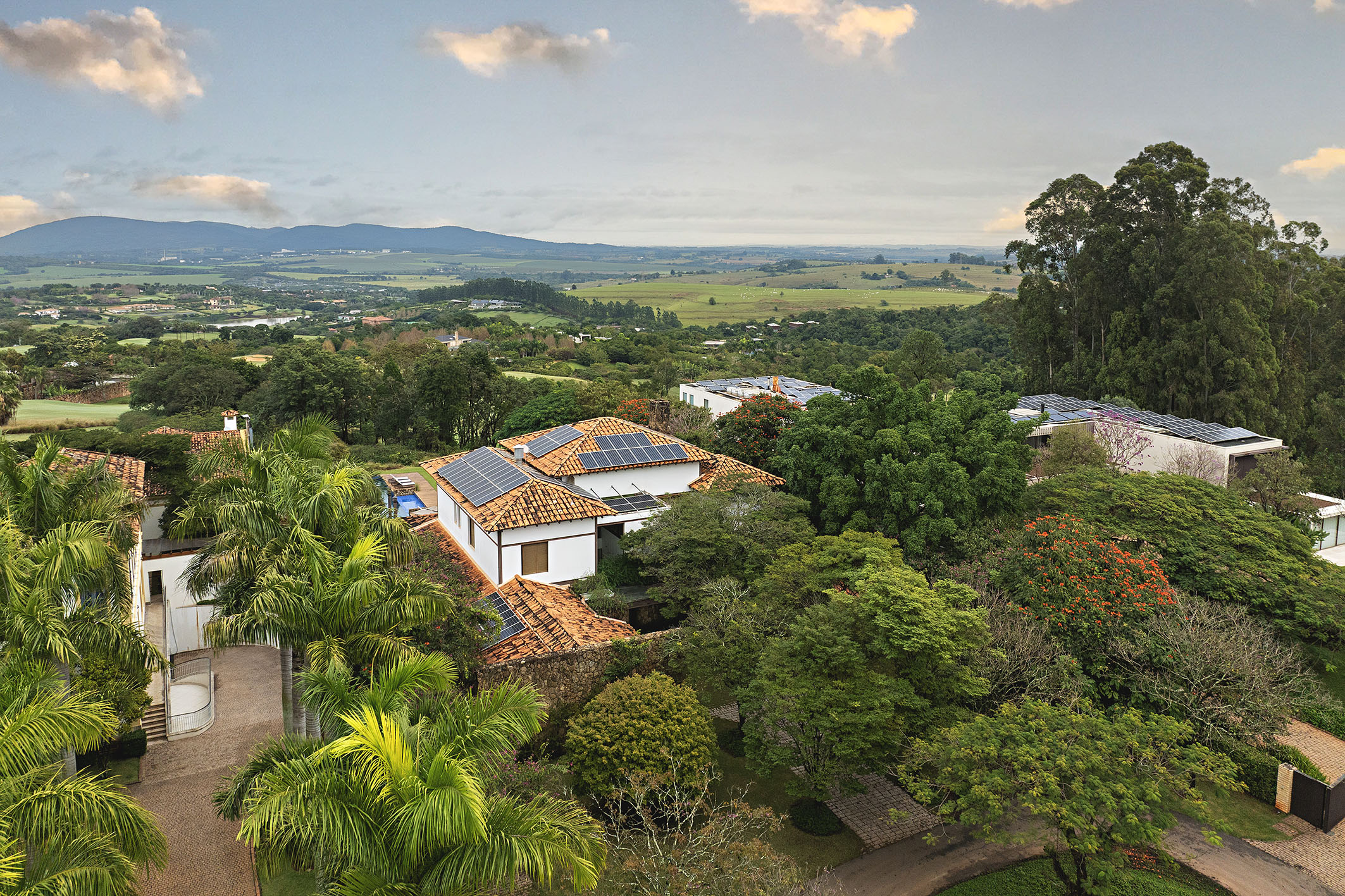 Farmhouse-Style Residence with Permanent Views of the Golf Course - 物件實景