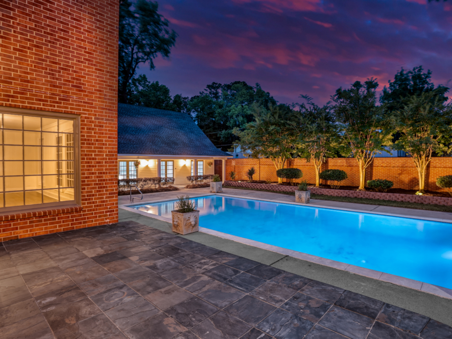  Grand Colonial Estate is Rare Find in the Heart of Midtown - 物件實景