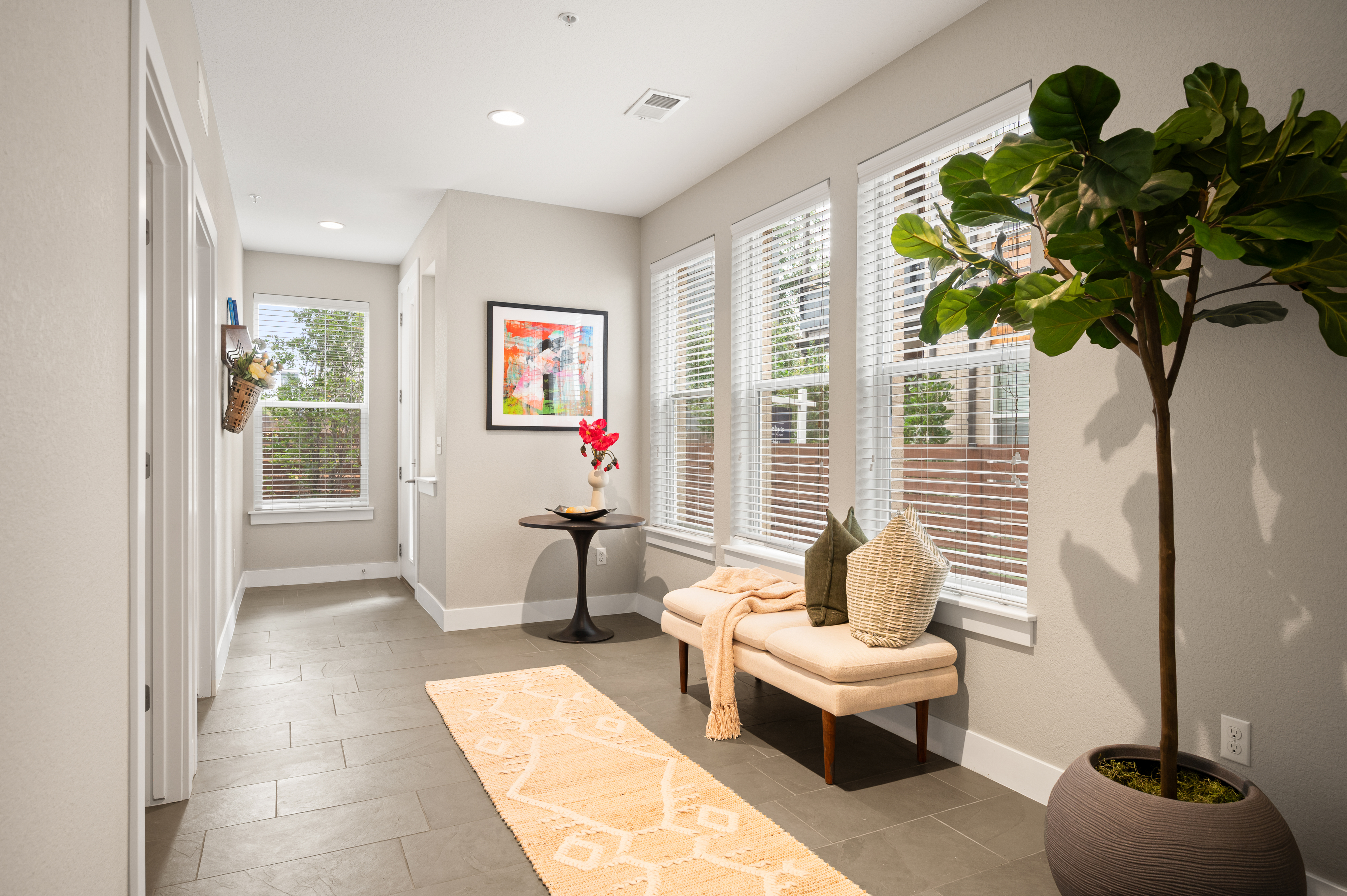  Beautifully Maintained Corner-Unit Townhome with Rooftop Views - 物件實景