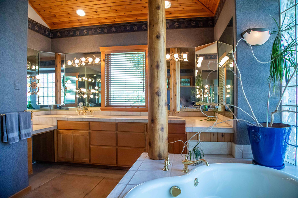 Hope, Idaho, 83836, United States, 3 Bedrooms Bedrooms, ,3 BathroomsBathrooms,Residential,For Sale,1975578