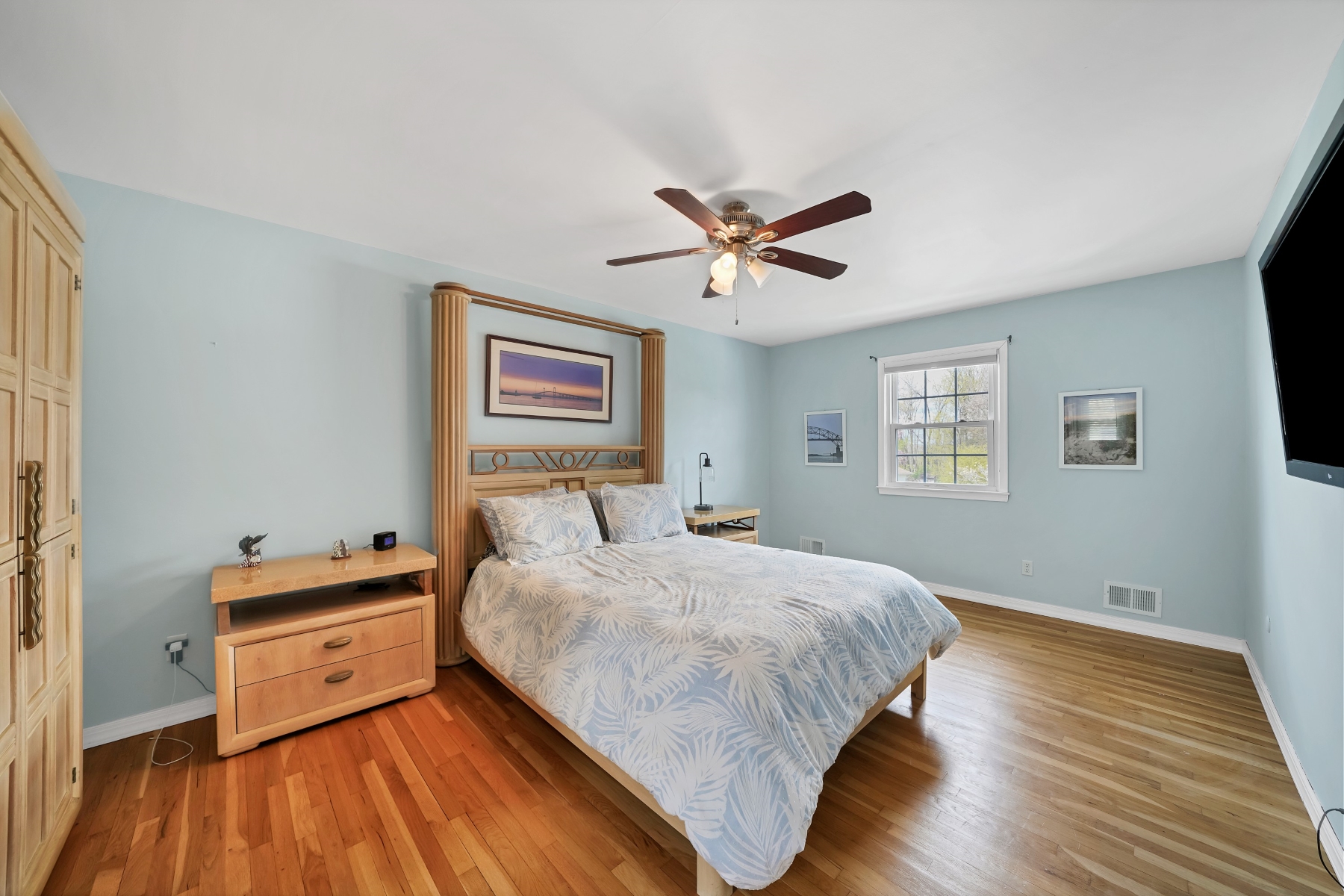  Neighborhood Colonial with Park Like Backyard - 物件實景