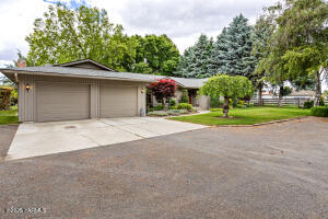 Yakima, Washington, 98903, United States, 3 Bedrooms Bedrooms, ,3 BathroomsBathrooms,Residential,For Sale,1846825