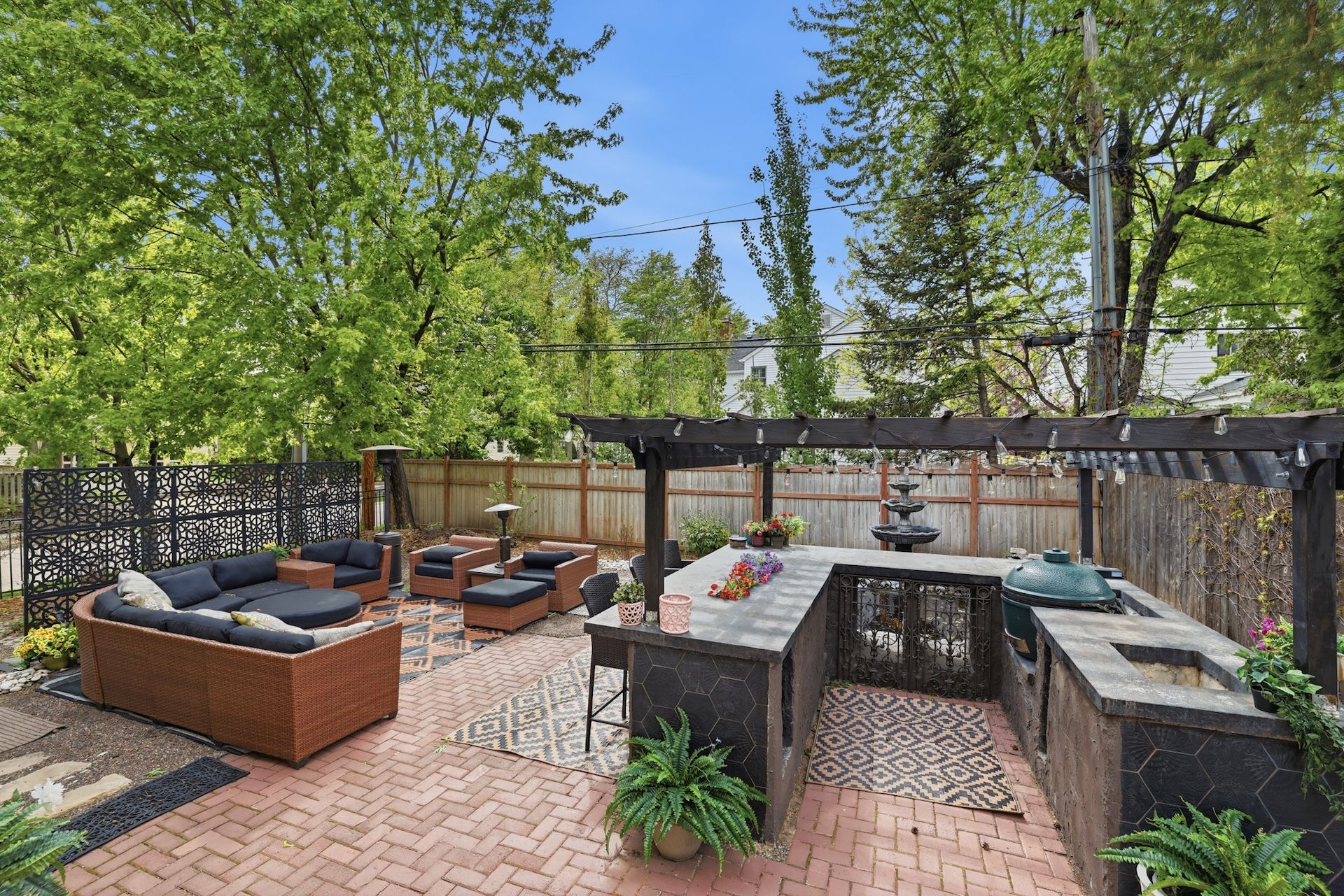  Elegant Country Club Retreat with Beautiful Garden Oasis - 物件實景