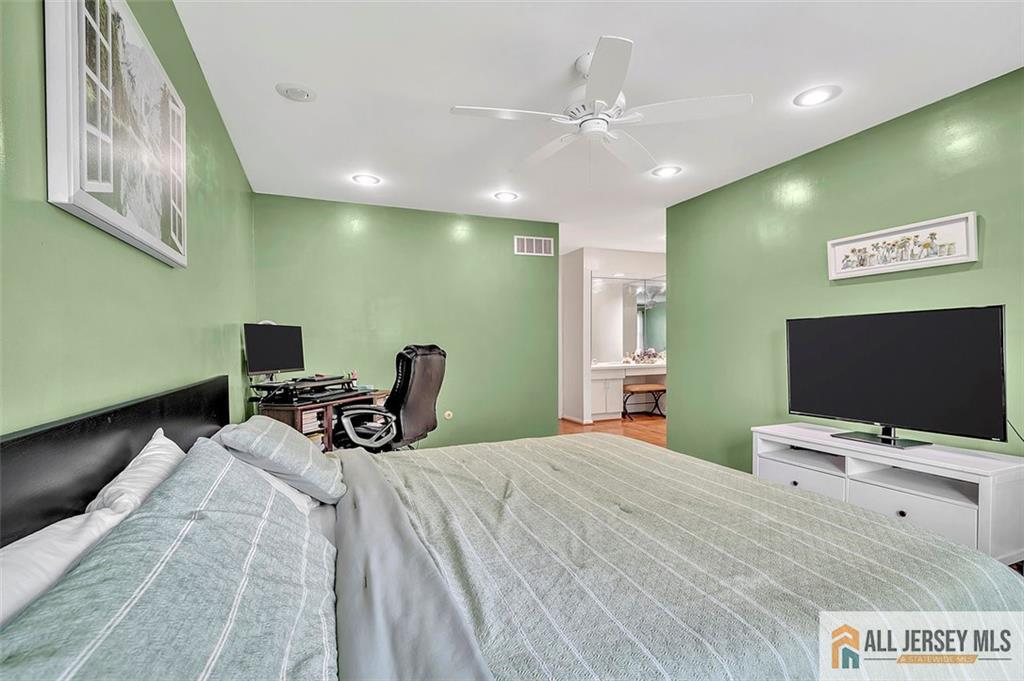 East Brunswick, New Jersey, 08816, United States, 3 Bedrooms Bedrooms, ,3 BathroomsBathrooms,Residential,For Sale,1917391