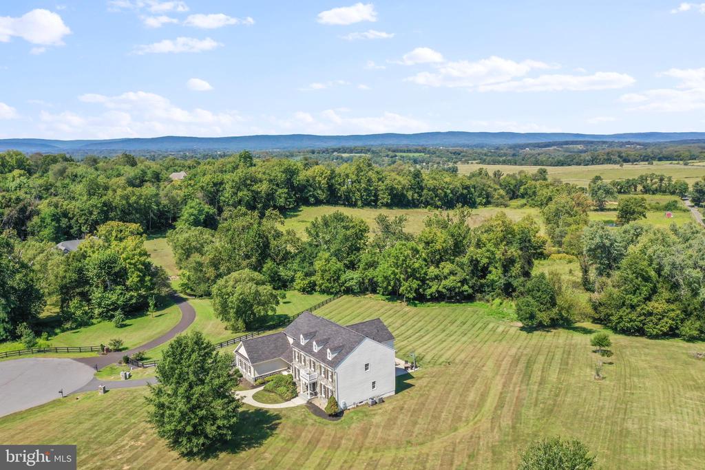 Waterford, Virginia, 20197, United States, 4 Bedrooms Bedrooms, ,5 BathroomsBathrooms,Residential,For Sale,1941290