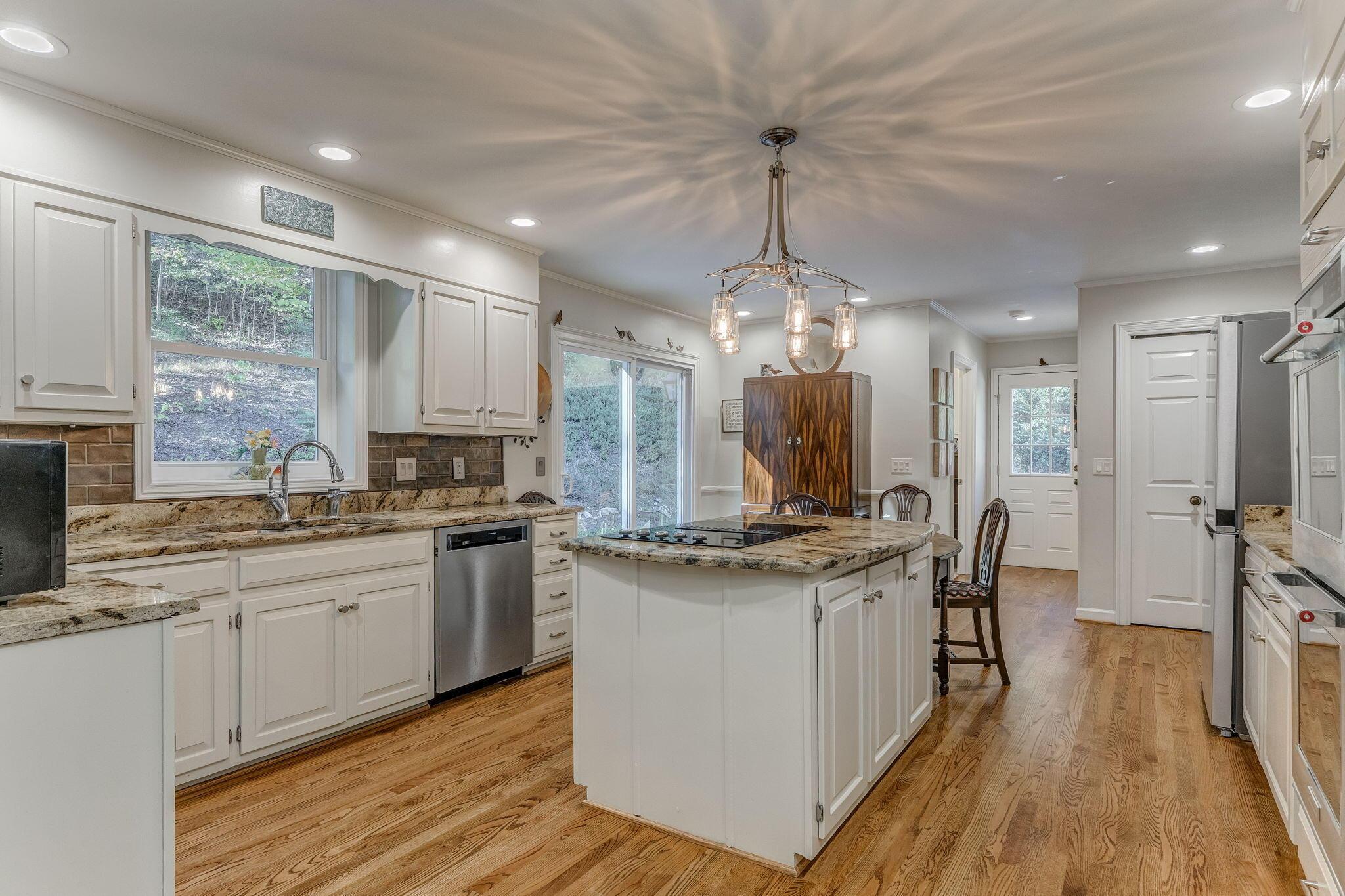 Dalton, Georgia, 30720, United States, 4 Bedrooms Bedrooms, ,4 BathroomsBathrooms,Residential,For Sale,1998245