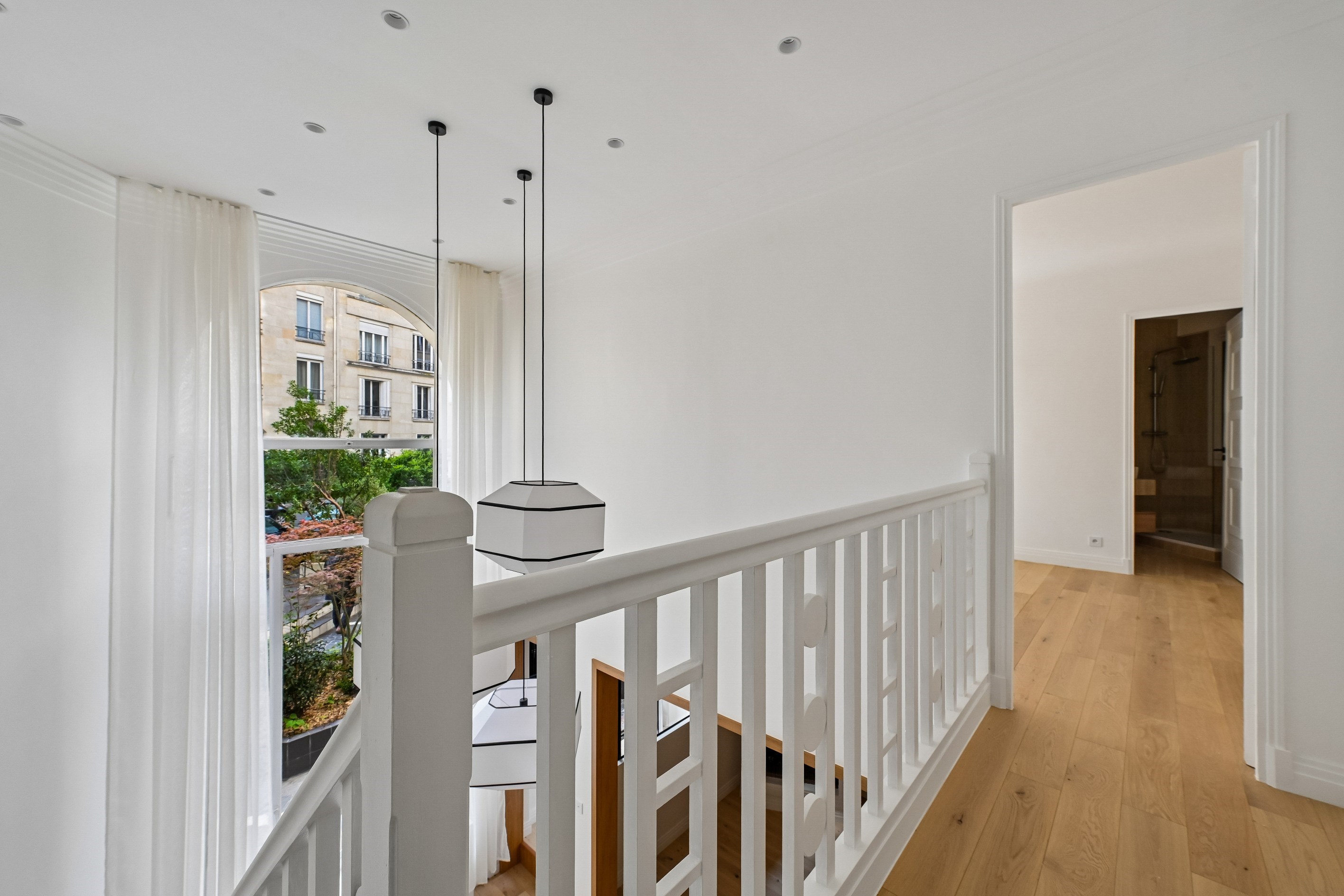  MAIRIE DU XVI – BEAUTIFULLY RENOVATED ARTIST