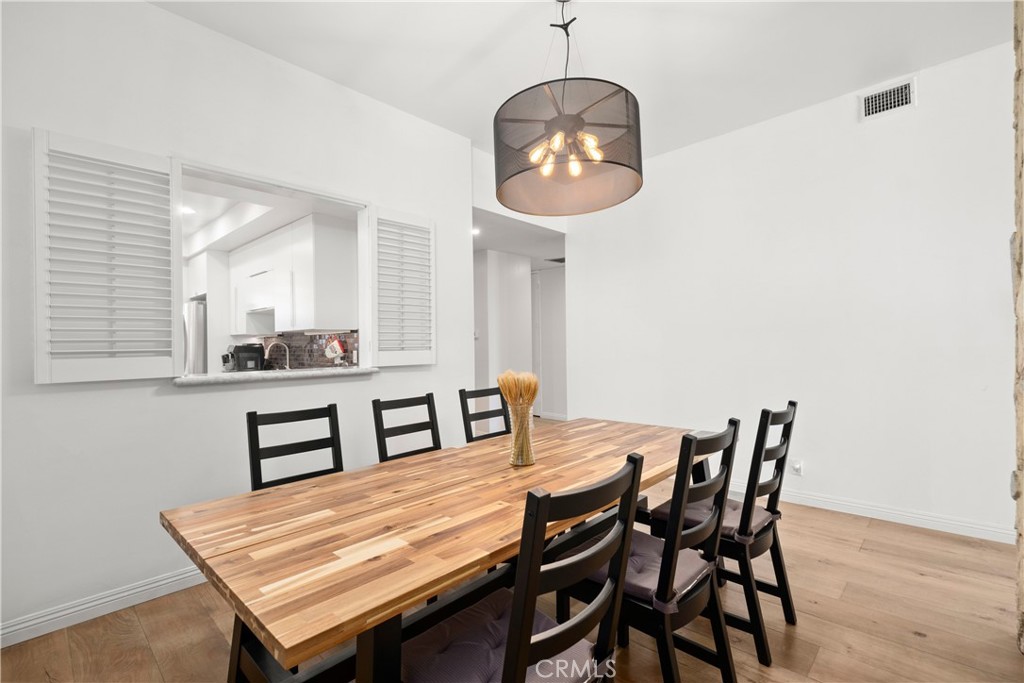 Beverly Hills, California, 90212, United States, 2 Bedrooms Bedrooms, ,2 BathroomsBathrooms,Residential,For Sale,1912615