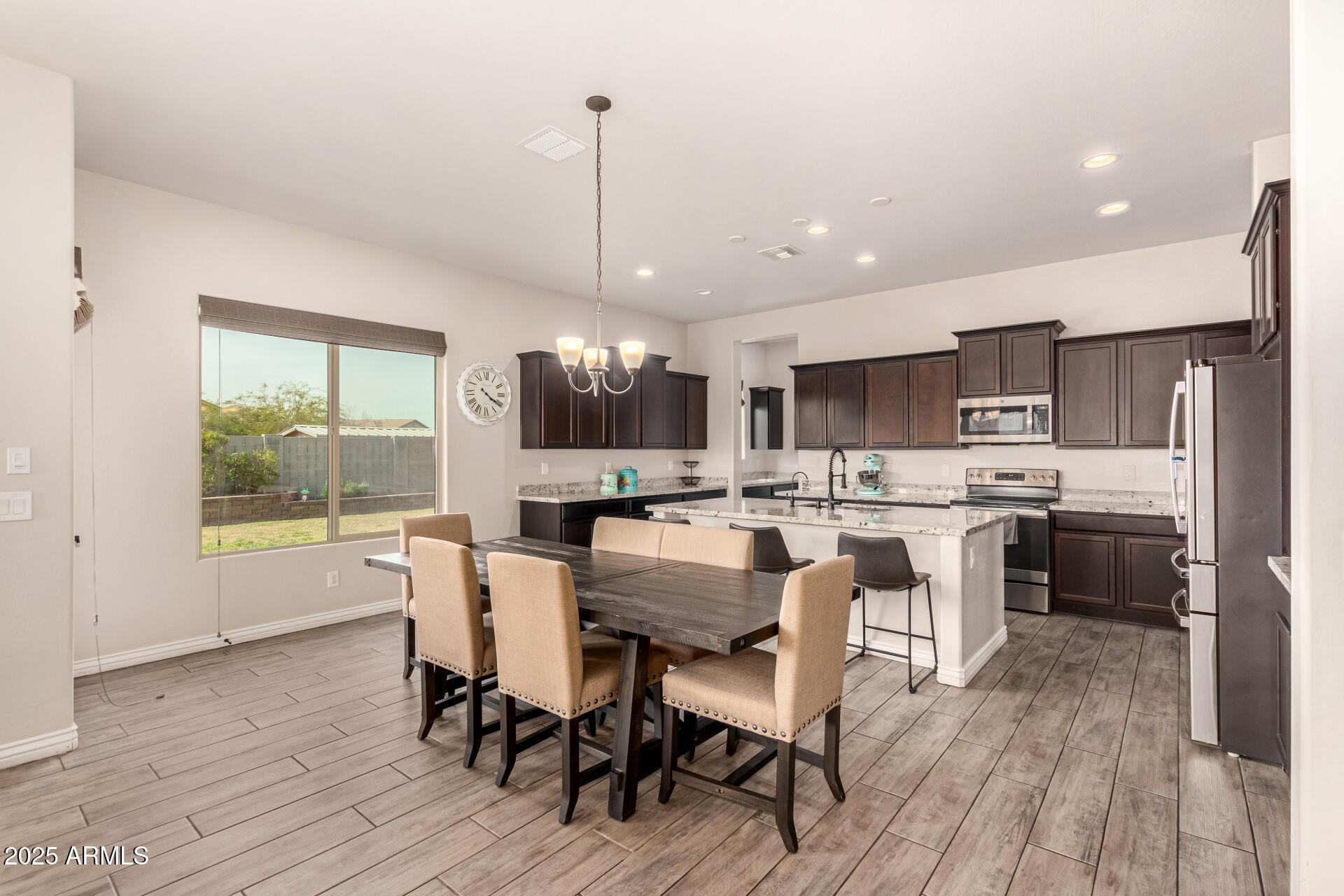 Glendale, Arizona, 85305, United States, 4 Bedrooms Bedrooms, ,5 BathroomsBathrooms,Residential,For Sale,1998004