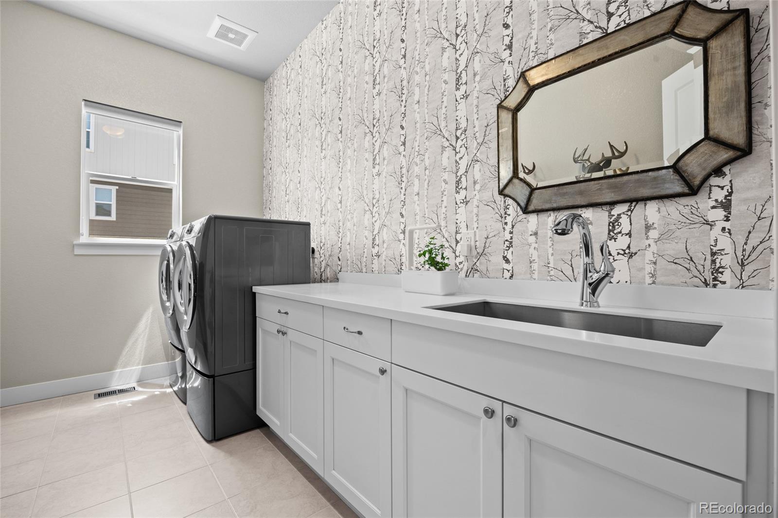 Aurora, Colorado, 80016, United States, 4 Bedrooms Bedrooms, ,2 BathroomsBathrooms,Residential,For Sale,1837023