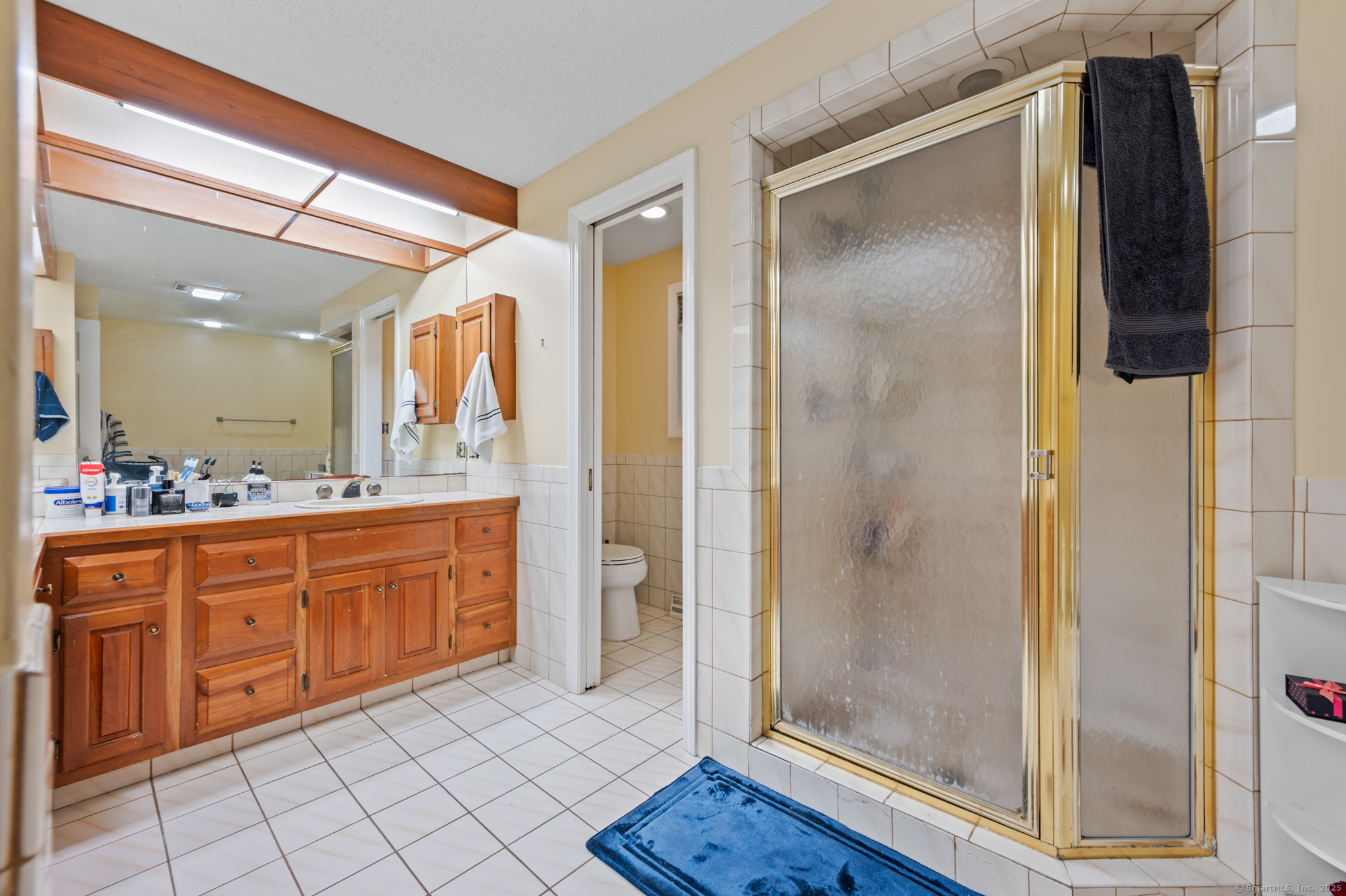 Avon, Connecticut, 06001, United States, 5 Bedrooms Bedrooms, ,5 BathroomsBathrooms,Residential,For Sale,1942317