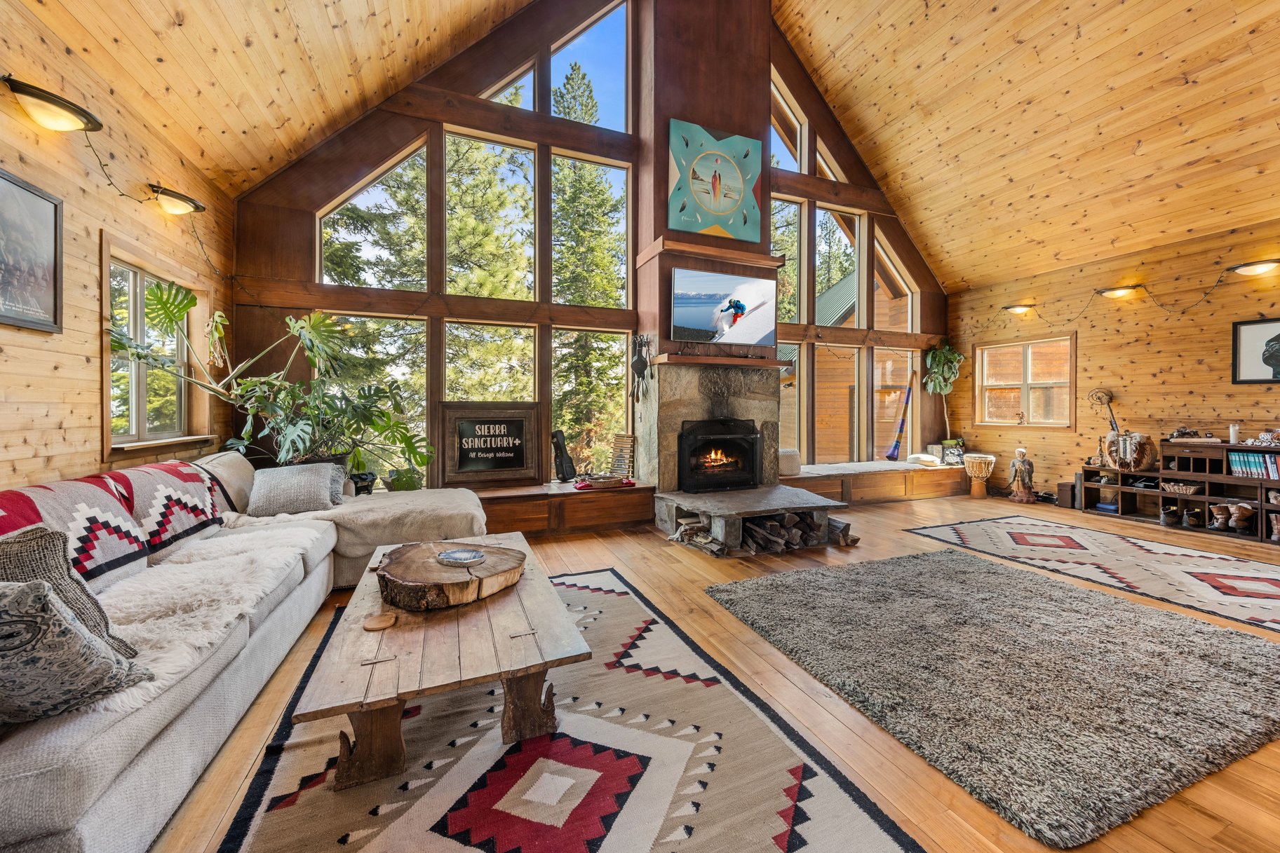  Sierra Sanctuary Lodge on 40 Acres - 物件實景