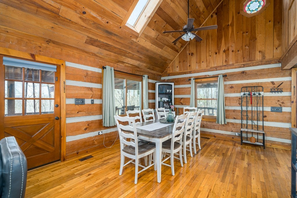 Ellijay, Georgia, 30540, United States, 4 Bedrooms Bedrooms, ,4 BathroomsBathrooms,Residential,For Sale,1858933