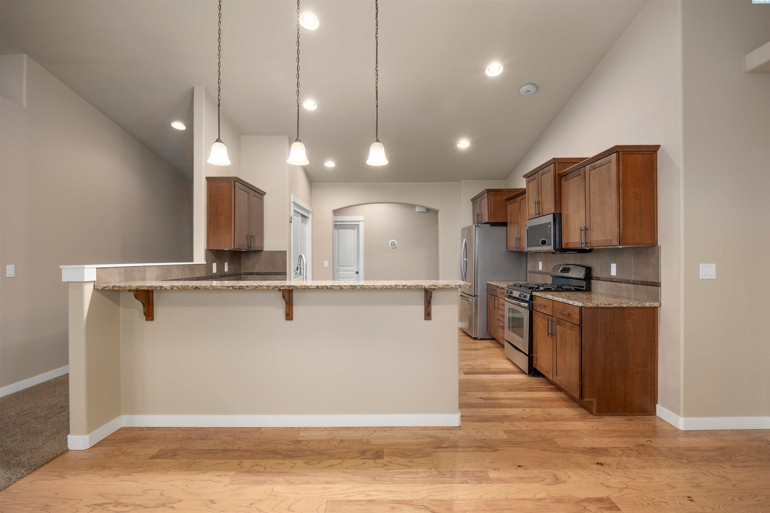 Richland, Washington, 99354, United States, 4 Bedrooms Bedrooms, ,2 BathroomsBathrooms,Residential,For Sale,1981537