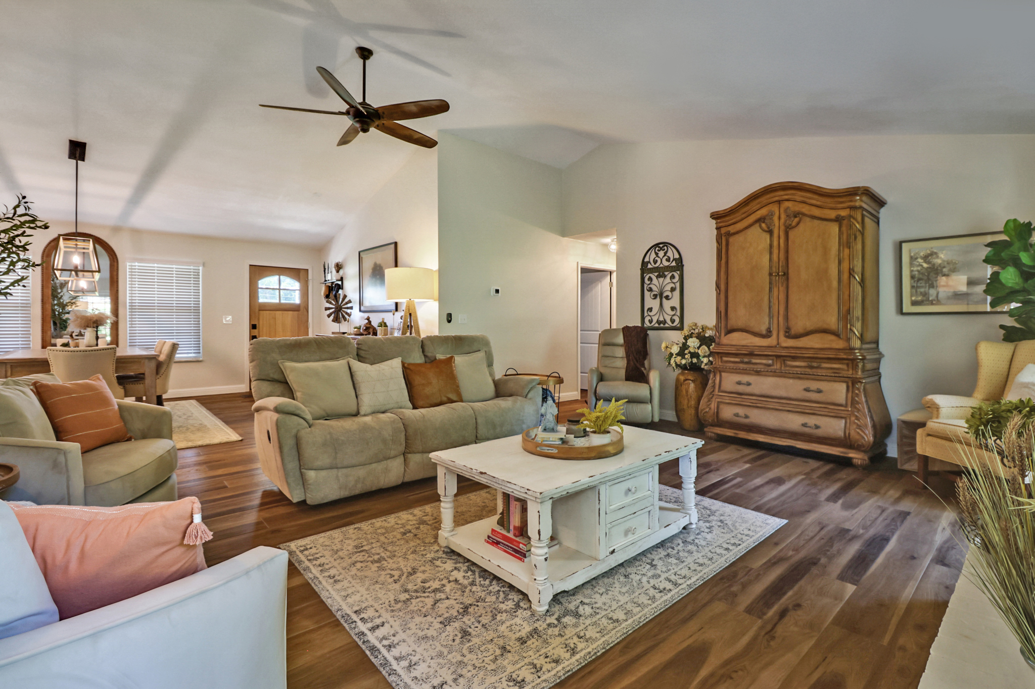 Rockwood, Tennessee, 37854, United States, 4 Bedrooms Bedrooms, ,3 BathroomsBathrooms,Residential,For Sale,2011403