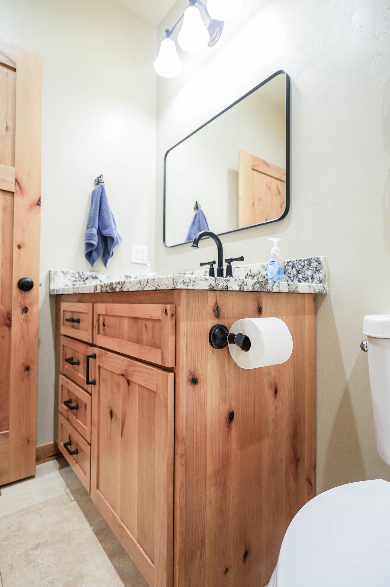 Klamath Falls, Oregon, 97601, United States, 3 Bedrooms Bedrooms, ,4 BathroomsBathrooms,Residential,For Sale,1940970
