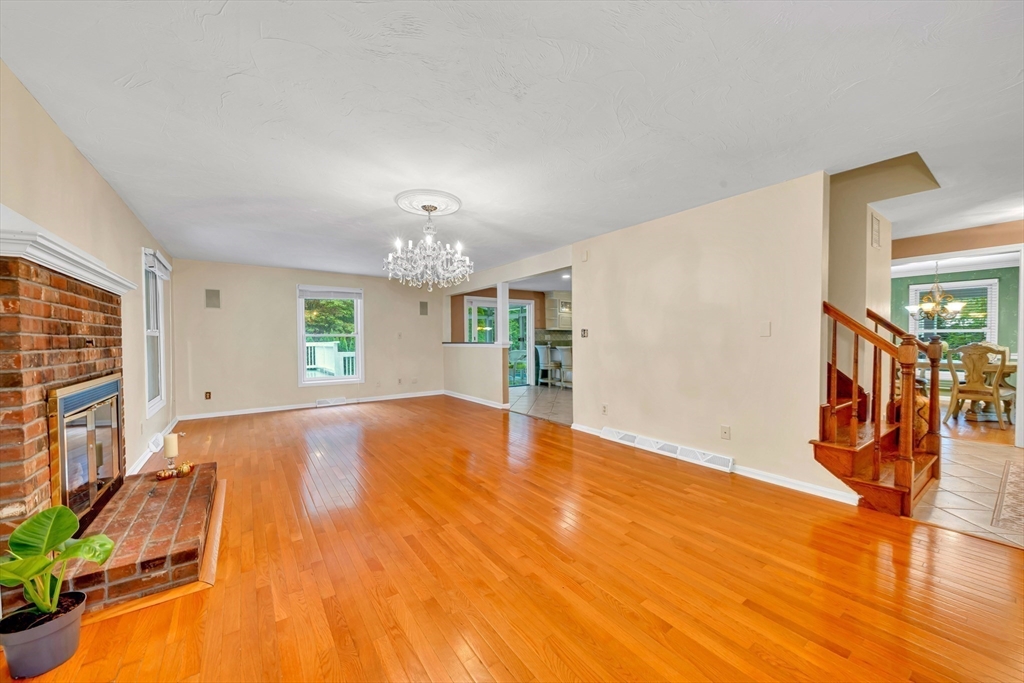 Mansfield, Massachusetts, 02048, United States, 4 Bedrooms Bedrooms, ,3 BathroomsBathrooms,Residential,For Sale,2001222