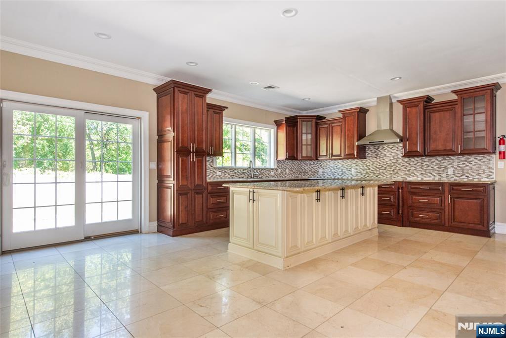 Paramus, New Jersey, 07652, United States, 6 Bedrooms Bedrooms, ,6 BathroomsBathrooms,Residential,For Sale,1947985