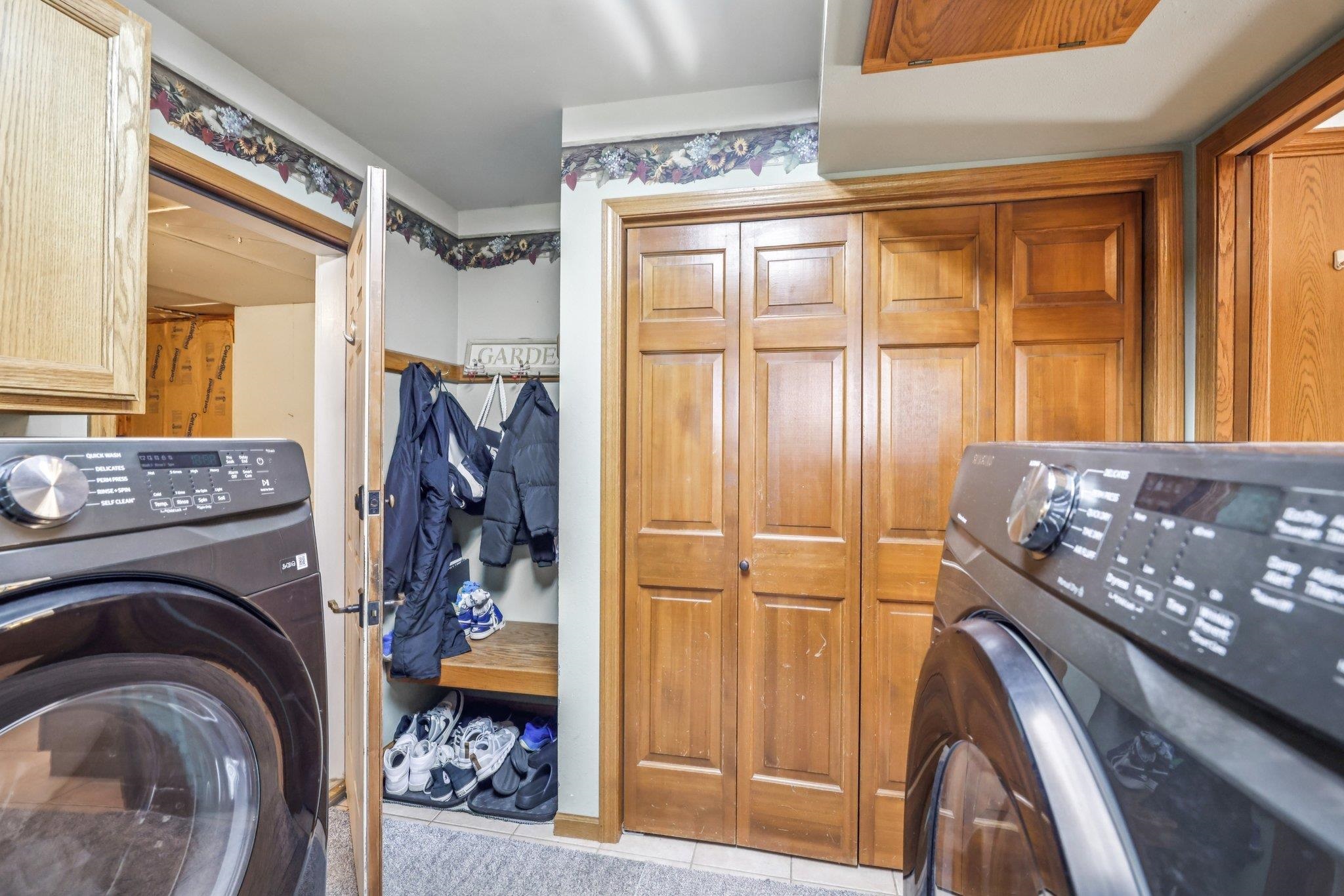 Portage, Wisconsin, 53901, United States, 4 Bedrooms Bedrooms, ,5 BathroomsBathrooms,Residential,For Sale,1976177