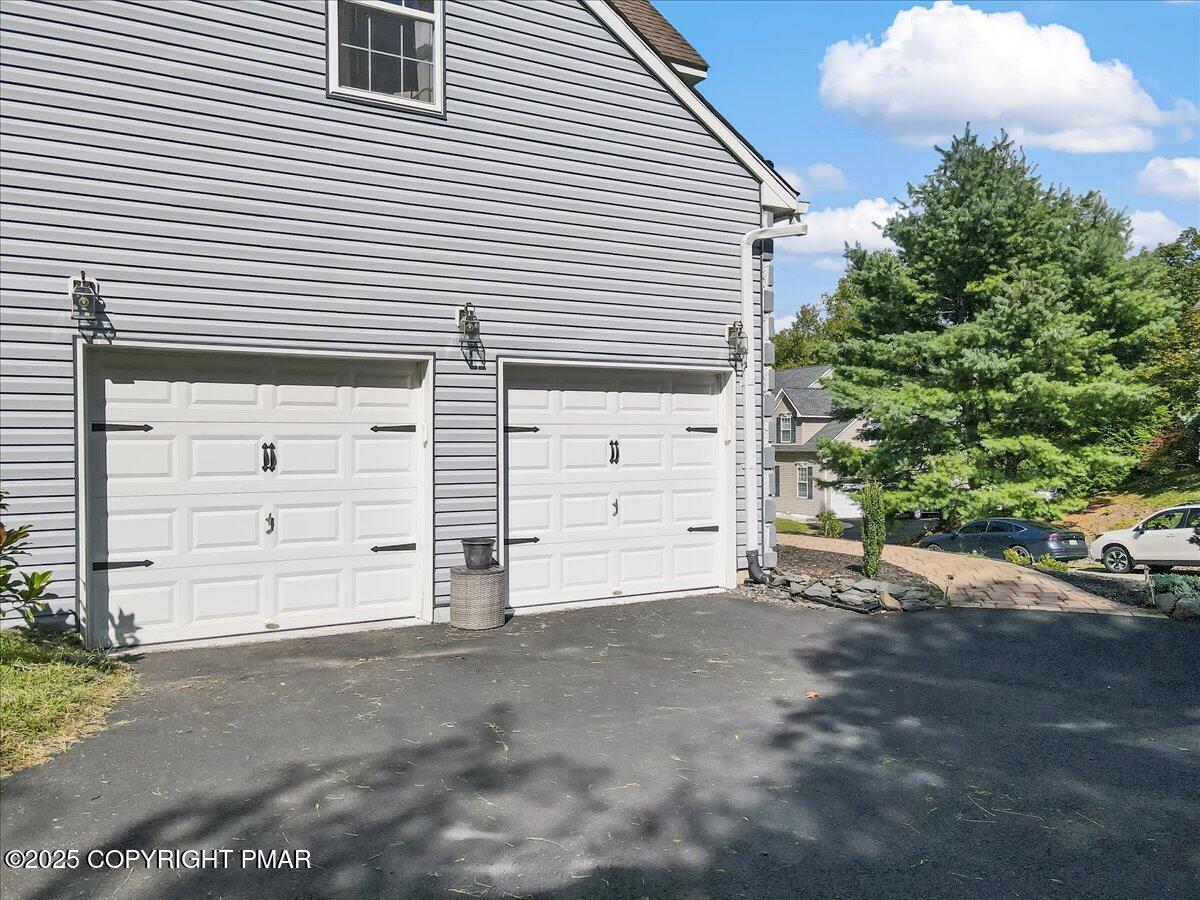 East Stroudsburg, Pennsylvania, 18302, United States, 5 Bedrooms Bedrooms, ,4 BathroomsBathrooms,Residential,For Sale,1980579