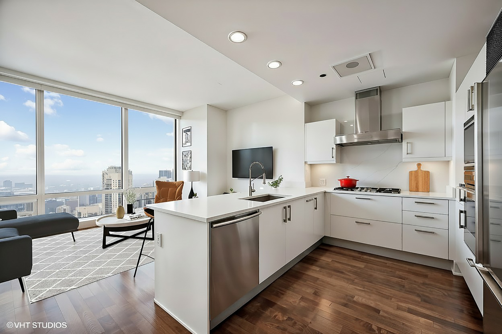 Chicago, Illinois, 60611, United States, 1 Bedroom Bedrooms, ,2 BathroomsBathrooms,Residential,For Sale,1966710