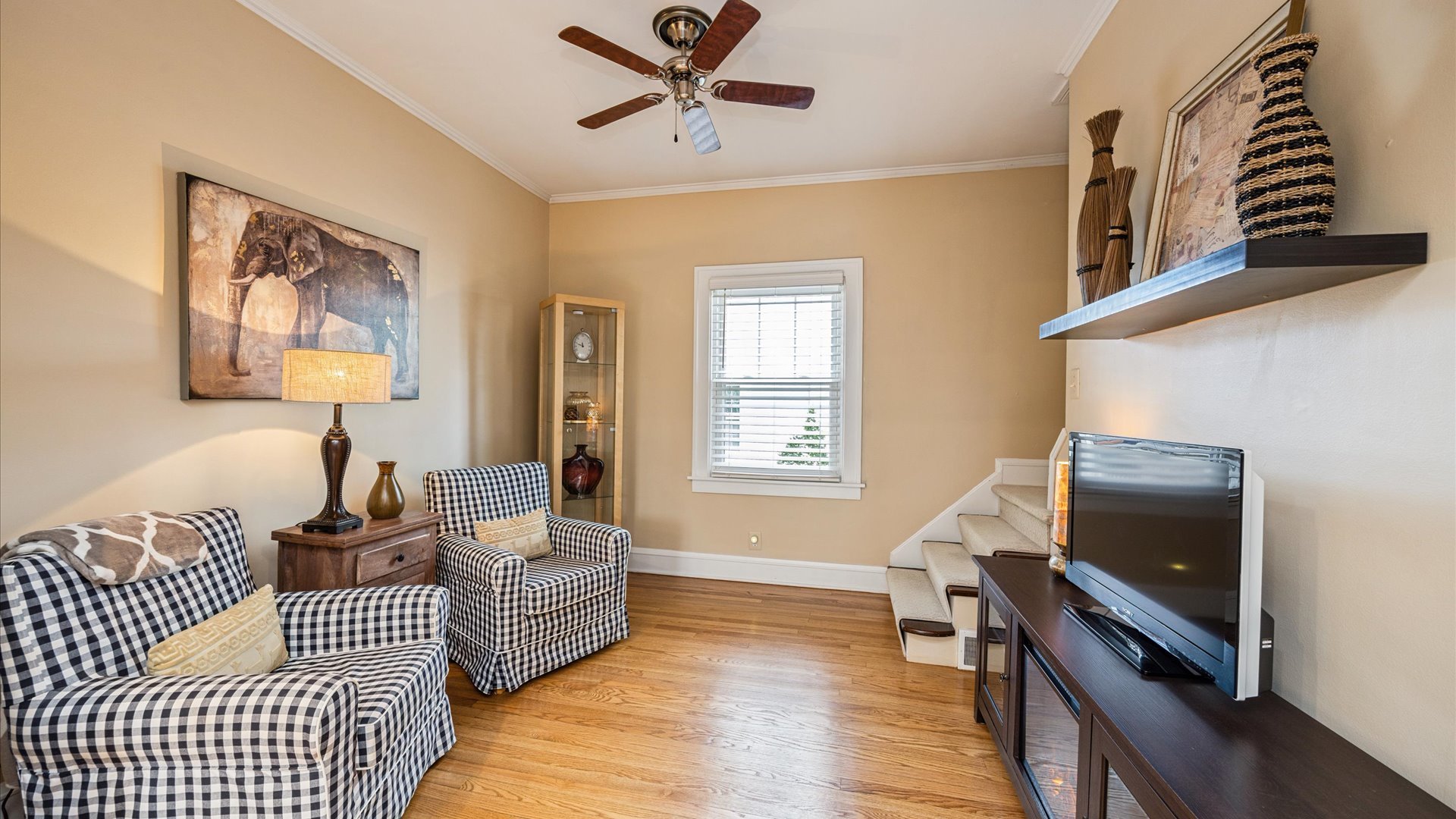 La Grange, Illinois, 60525, United States, 3 Bedrooms Bedrooms, ,3 BathroomsBathrooms,Residential,For Sale,1991059