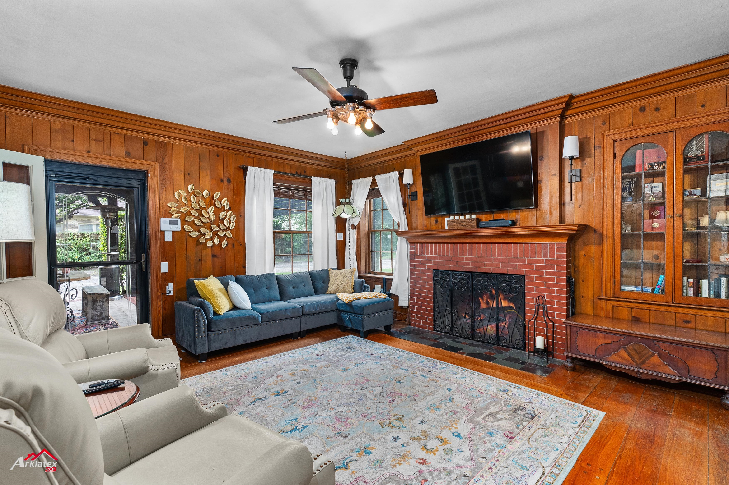 Henderson, Texas, 75654, United States, 3 Bedrooms Bedrooms, ,5 BathroomsBathrooms,Residential,For Sale,1930461