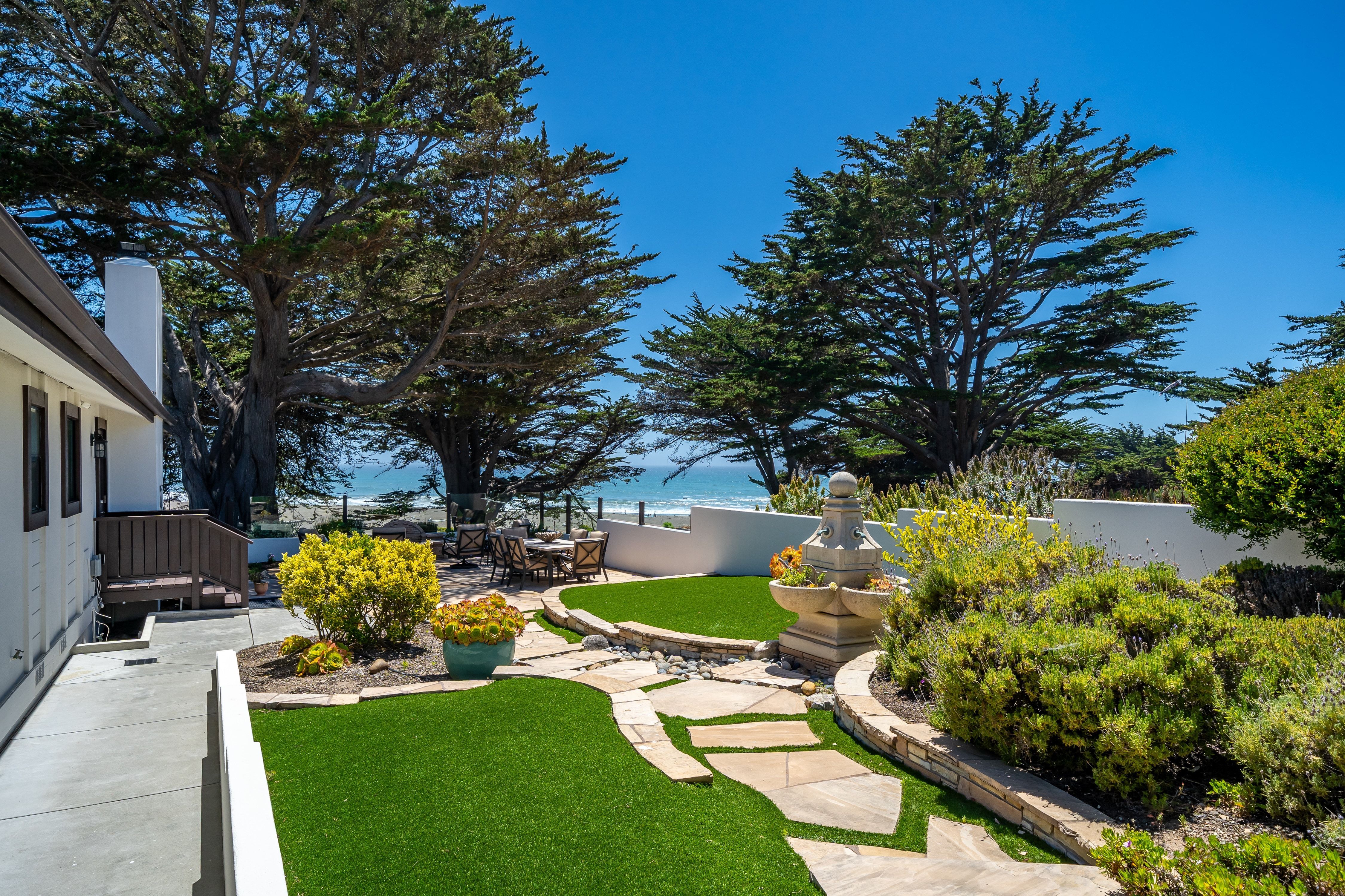  Rare Single-Level Oceanfront Retreat on World-Famous Moonstone Beach - 物件實景