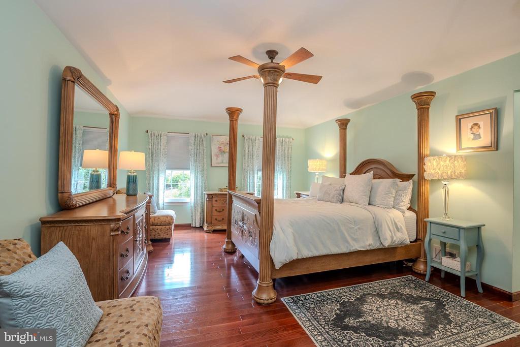 Monroe Township, New Jersey, 08831, United States, 5 Bedrooms Bedrooms, ,4 BathroomsBathrooms,Residential,For Sale,1895133