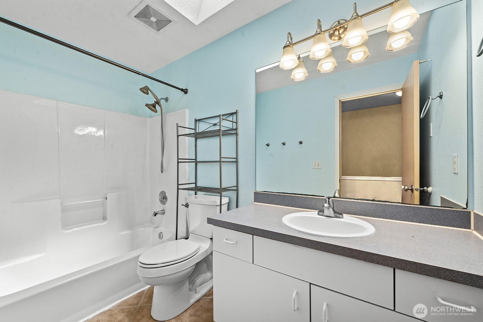 EVERETT, Washington, 98208, United States, 3 Bedrooms Bedrooms, ,3 BathroomsBathrooms,Residential,For Sale,1857205