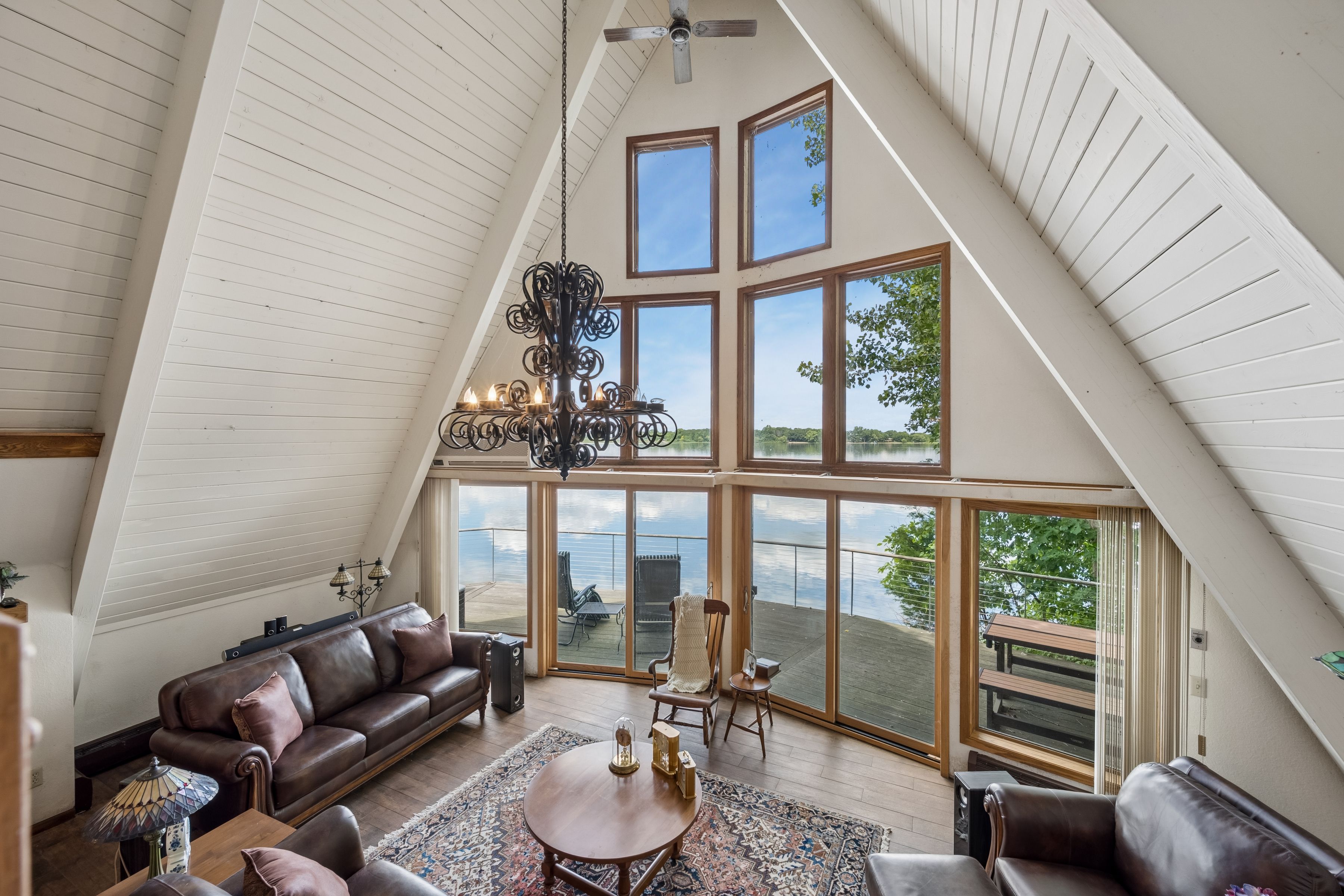  Exceptional Lakefront A-Frame with Sandy Beach - 物件實景