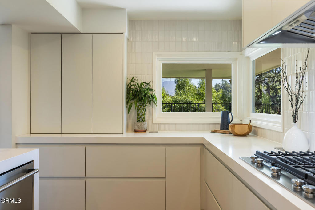 La Canada Flintridge, California, 91011, United States, 3 Bedrooms Bedrooms, ,3 BathroomsBathrooms,Residential,For Sale,1941612