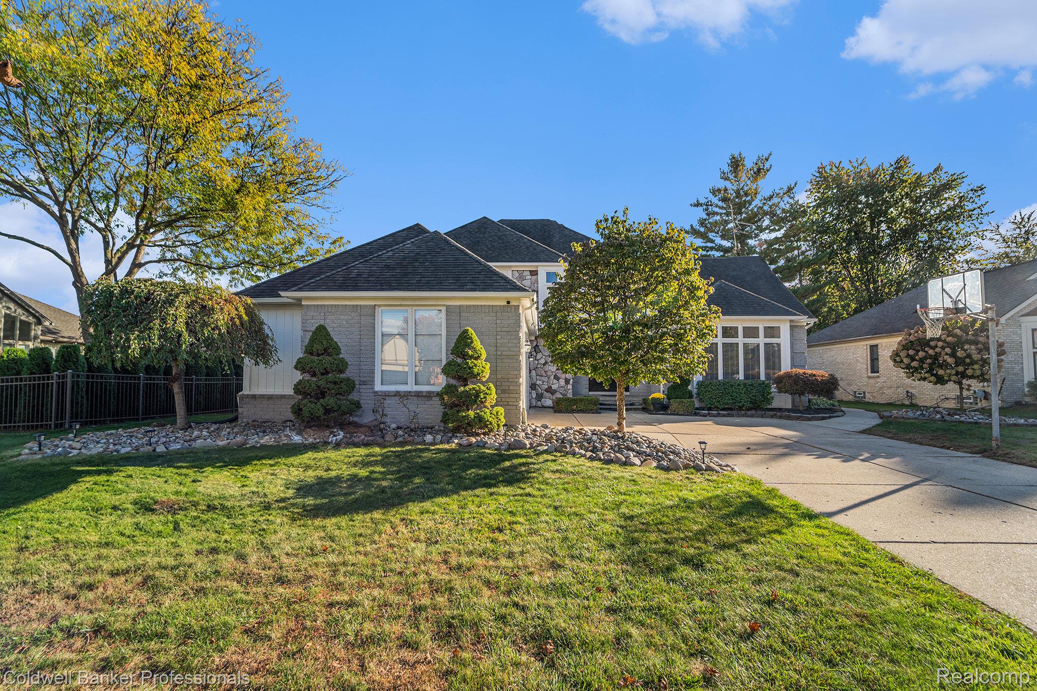 ShelbyTwp, Michigan, 48315, United States, 3 Bedrooms Bedrooms, ,4 BathroomsBathrooms,Residential,For Sale,1967840