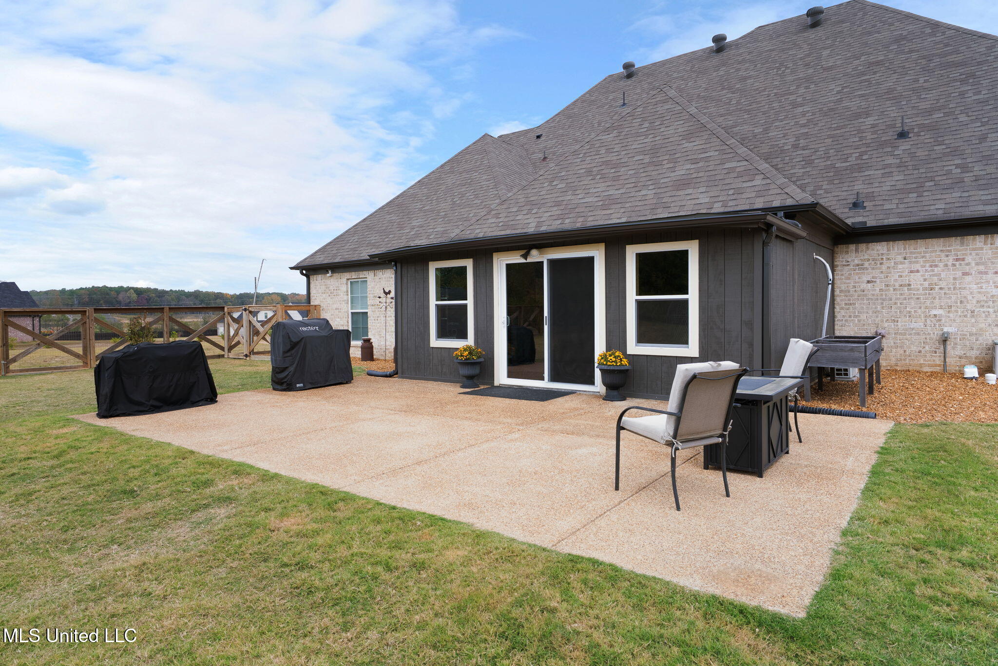 Hernando, Mississippi, 38632, United States, 5 Bedrooms Bedrooms, ,3 BathroomsBathrooms,Residential,For Sale,1991187