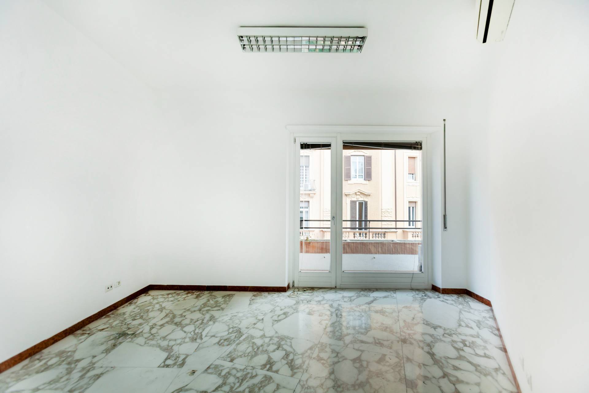 Roma, Roma, 00100, IT, 5 Bedrooms Bedrooms, ,3 BathroomsBathrooms,Residential,For Sale,1846886
