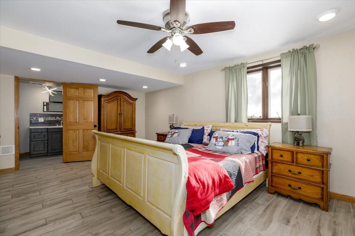 Pella, Iowa, 50219, United States, 3 Bedrooms Bedrooms, ,2 BathroomsBathrooms,Residential,For Sale,2002489