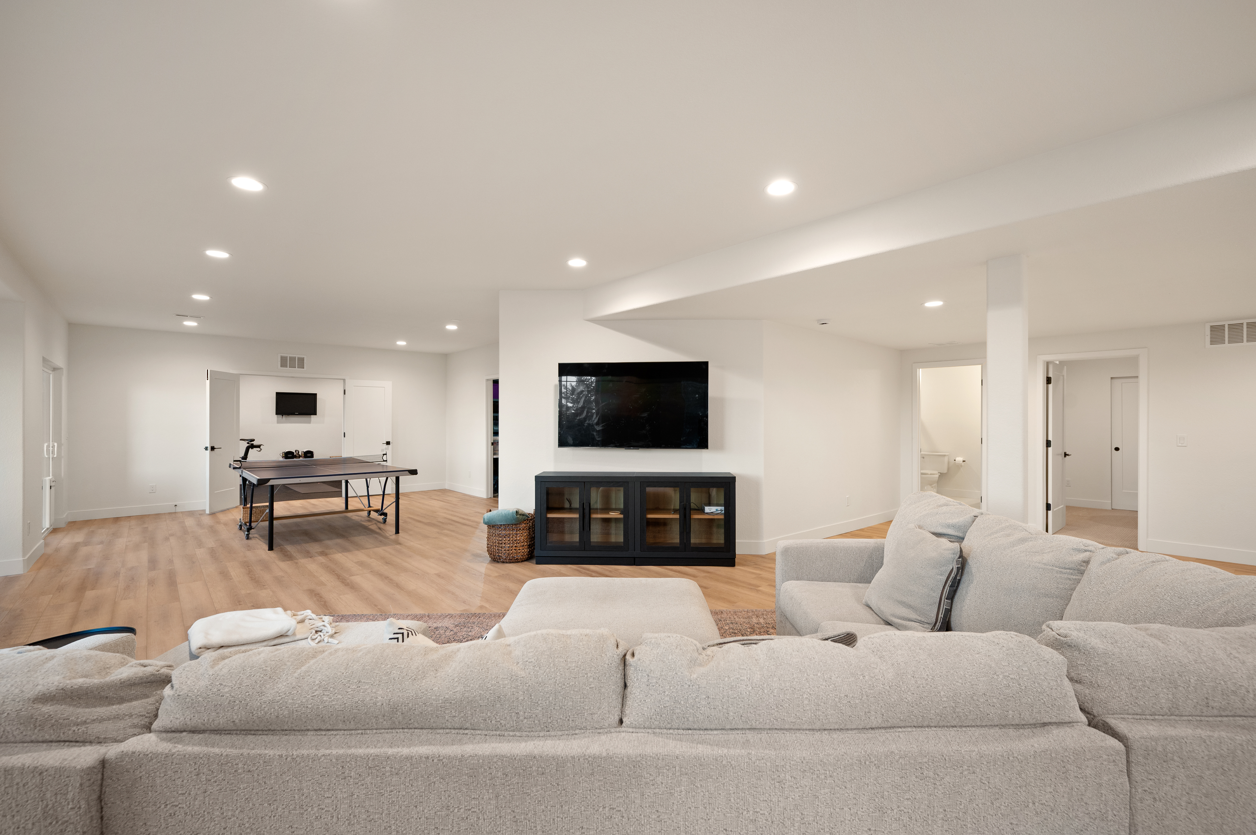  Red Hawk Ridge Fairway Home with Massive Island Kitchen & Walk-Out Golf Entertai - 物件實景