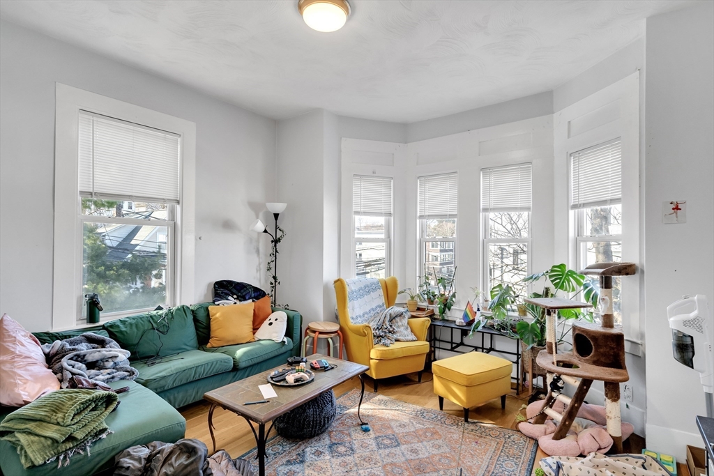 Boston, Massachusetts, 02135, United States, 9 Bedrooms Bedrooms, ,3 BathroomsBathrooms,Residential,For Sale,1896831