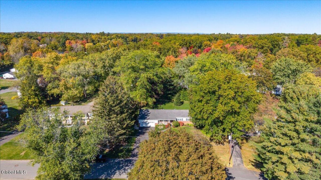 Clifton Park, New York, 12065, United States, 4 Bedrooms Bedrooms, ,3 BathroomsBathrooms,Residential,For Sale,1968691