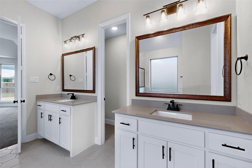 Mansfield, Texas, 76063, United States, 4 Bedrooms Bedrooms, ,4 BathroomsBathrooms,Residential,For Sale,1937764