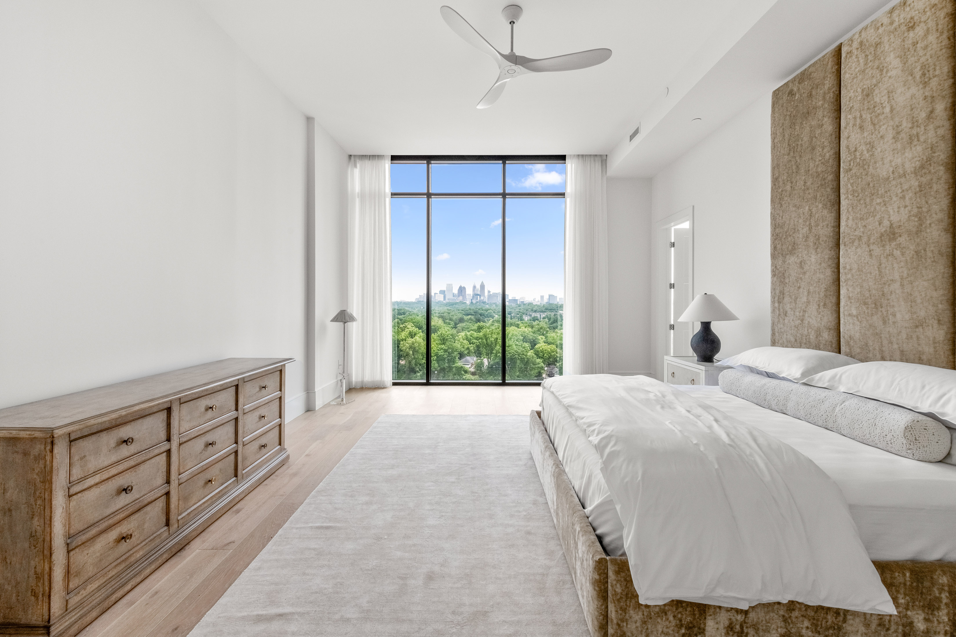 Stunning Fully Furnished Penthouse with the Largest Outdoor Terrace - 物件實景