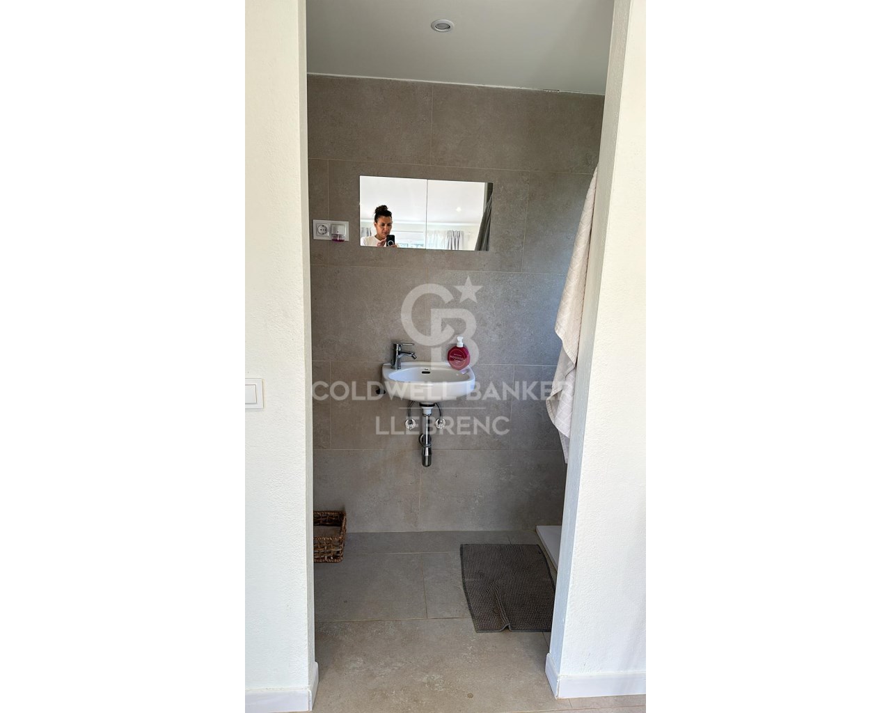 Barcelona, Catalonia, ES, 4 Bedrooms Bedrooms, ,1 BathroomBathrooms,Residential,For Sale,1988279